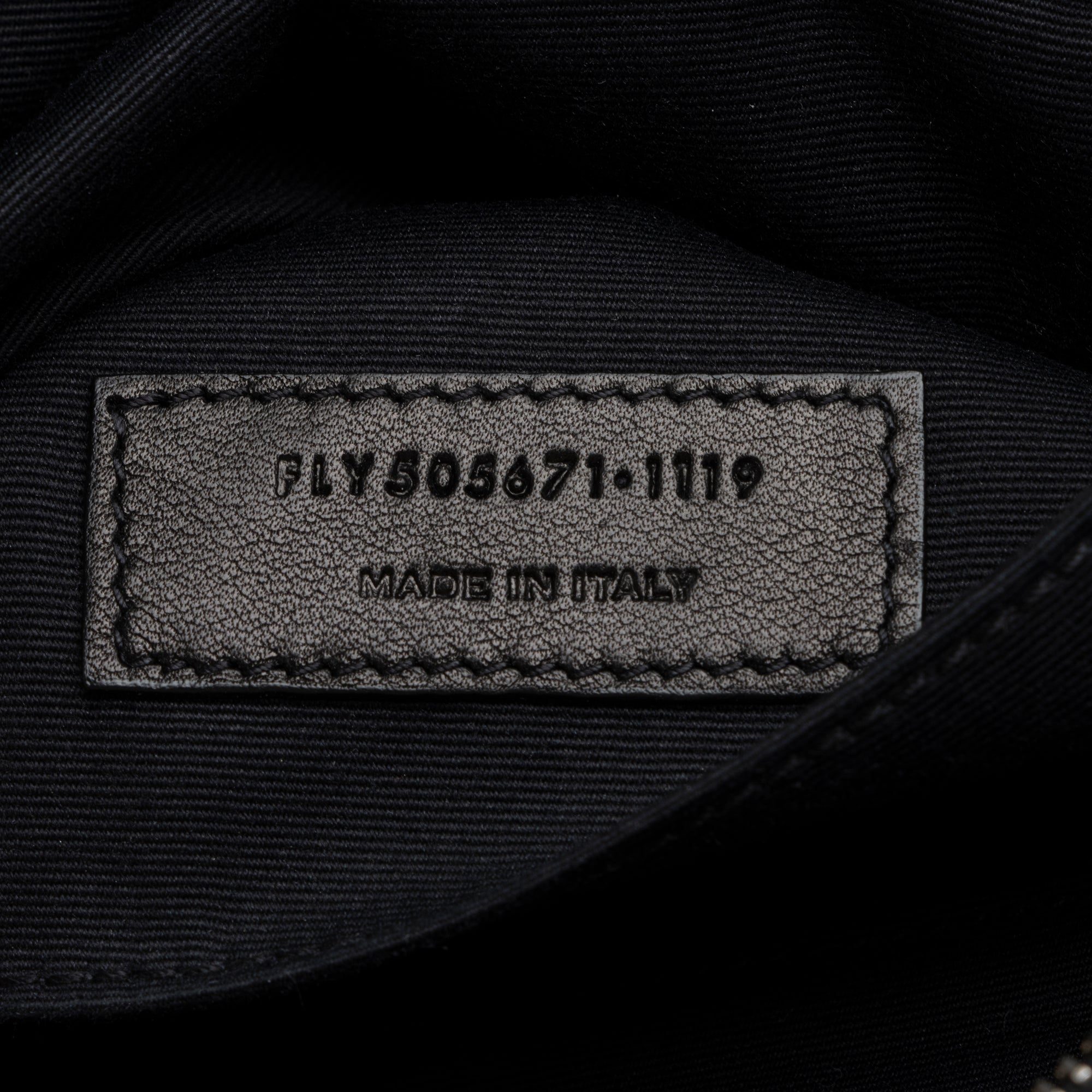 Saint Laurent Soft Calfskin Logo Classic Zipped Crossbody Belt Bag (SHF-518wkT)