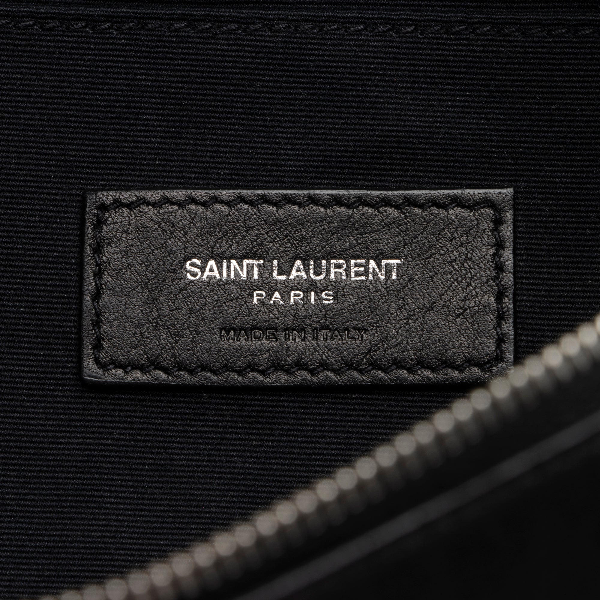 Saint Laurent Soft Calfskin Logo Classic Zipped Crossbody Belt Bag (SHF-518wkT)