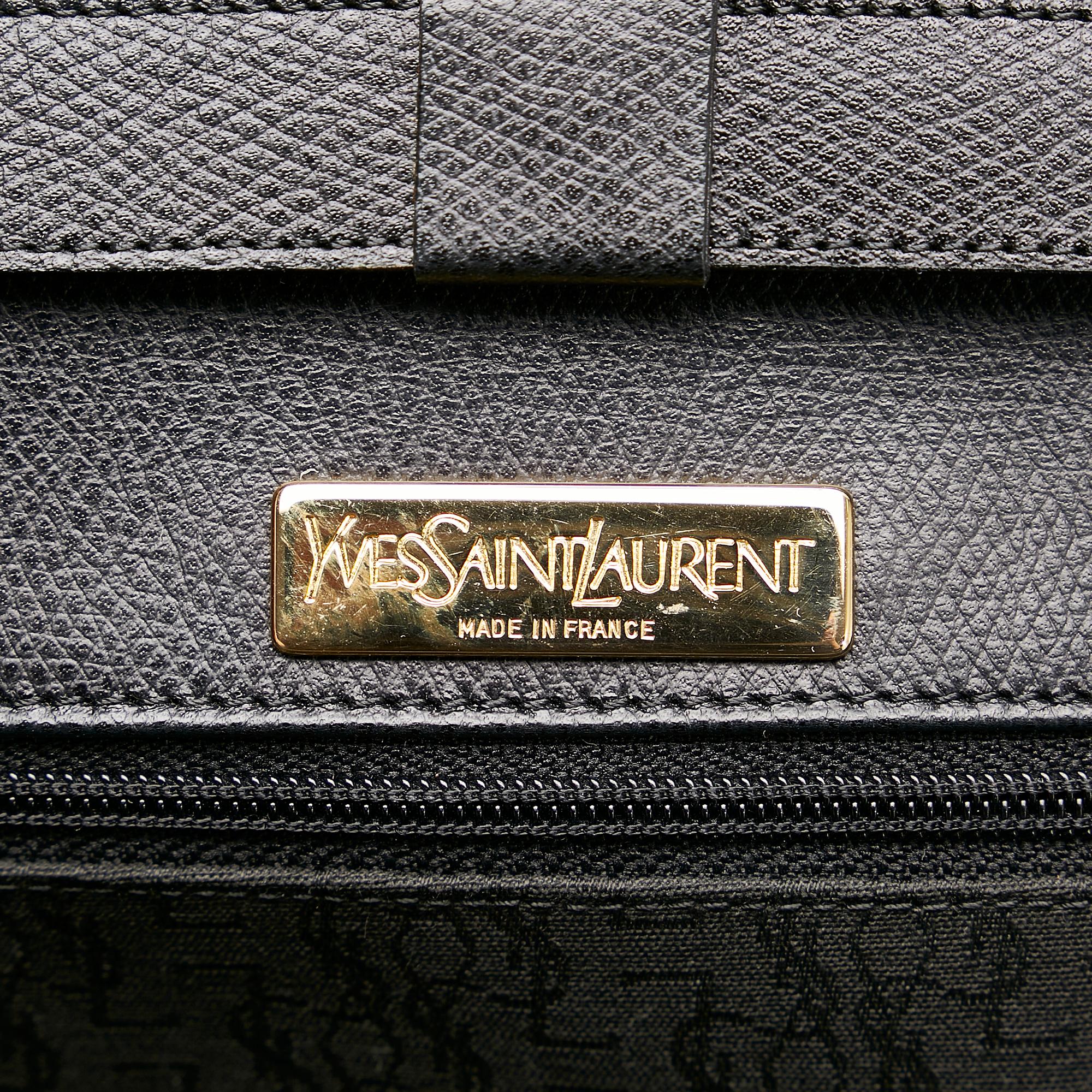 Saint Laurent Studded Leather Crossbody Bag (SHG-27910)