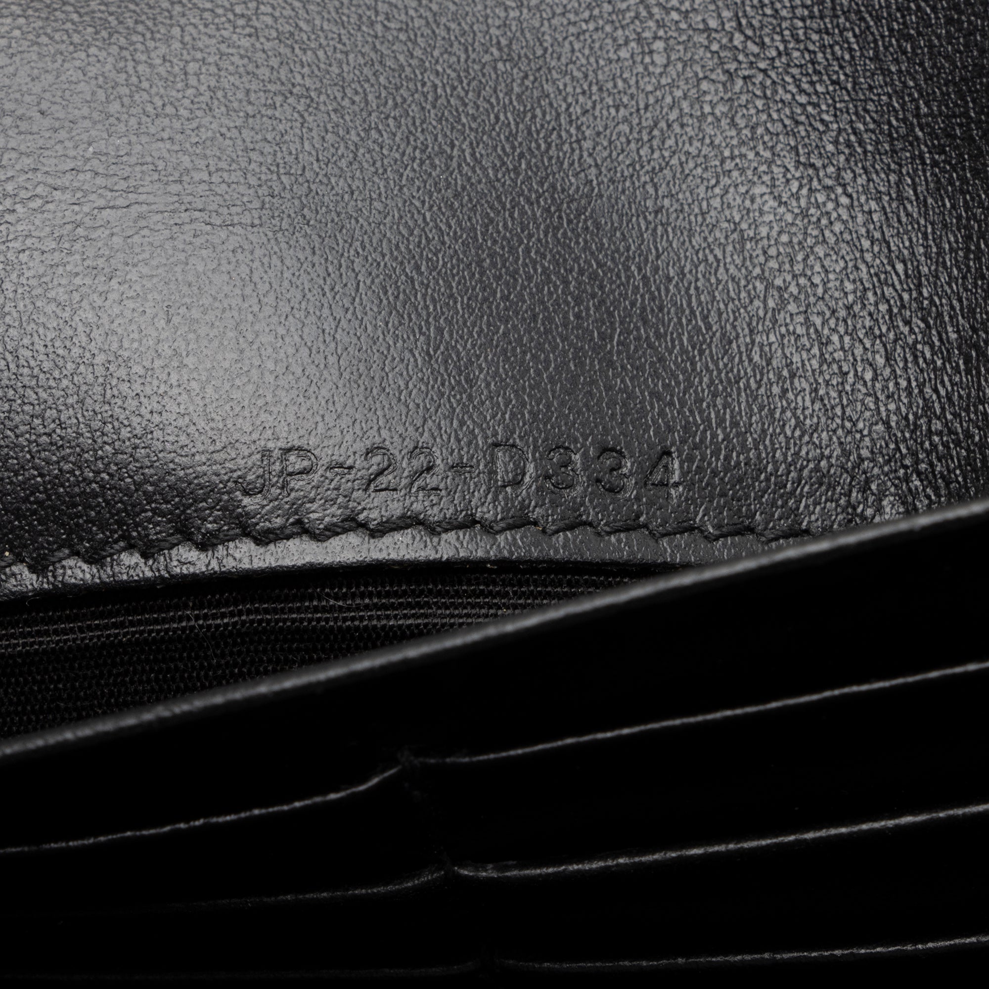 Salvatore Ferragamo Embossed Leather Gancini Continental Wallet (SHF-ROtTGL)