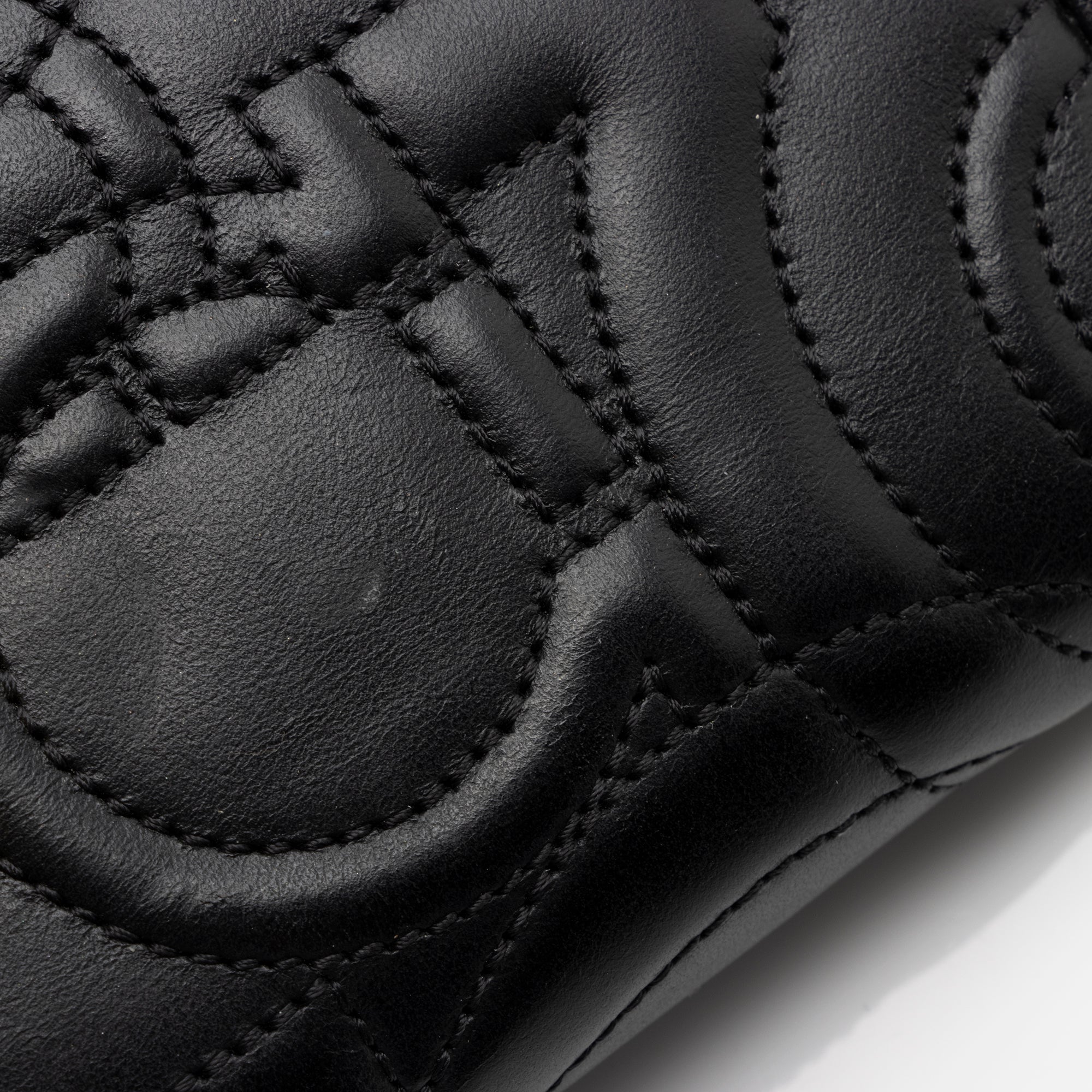 Salvatore Ferragamo Embossed Leather Gancini Continental Wallet (SHF-ROtTGL)