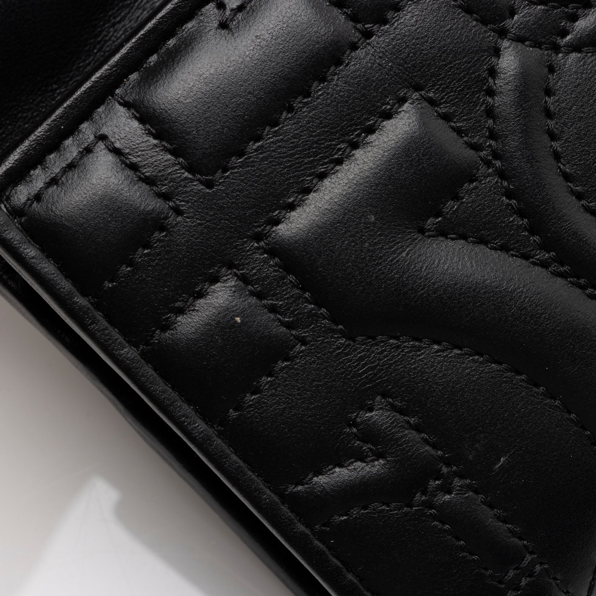 Salvatore Ferragamo Embossed Leather Gancini Continental Wallet (SHF-ROtTGL)