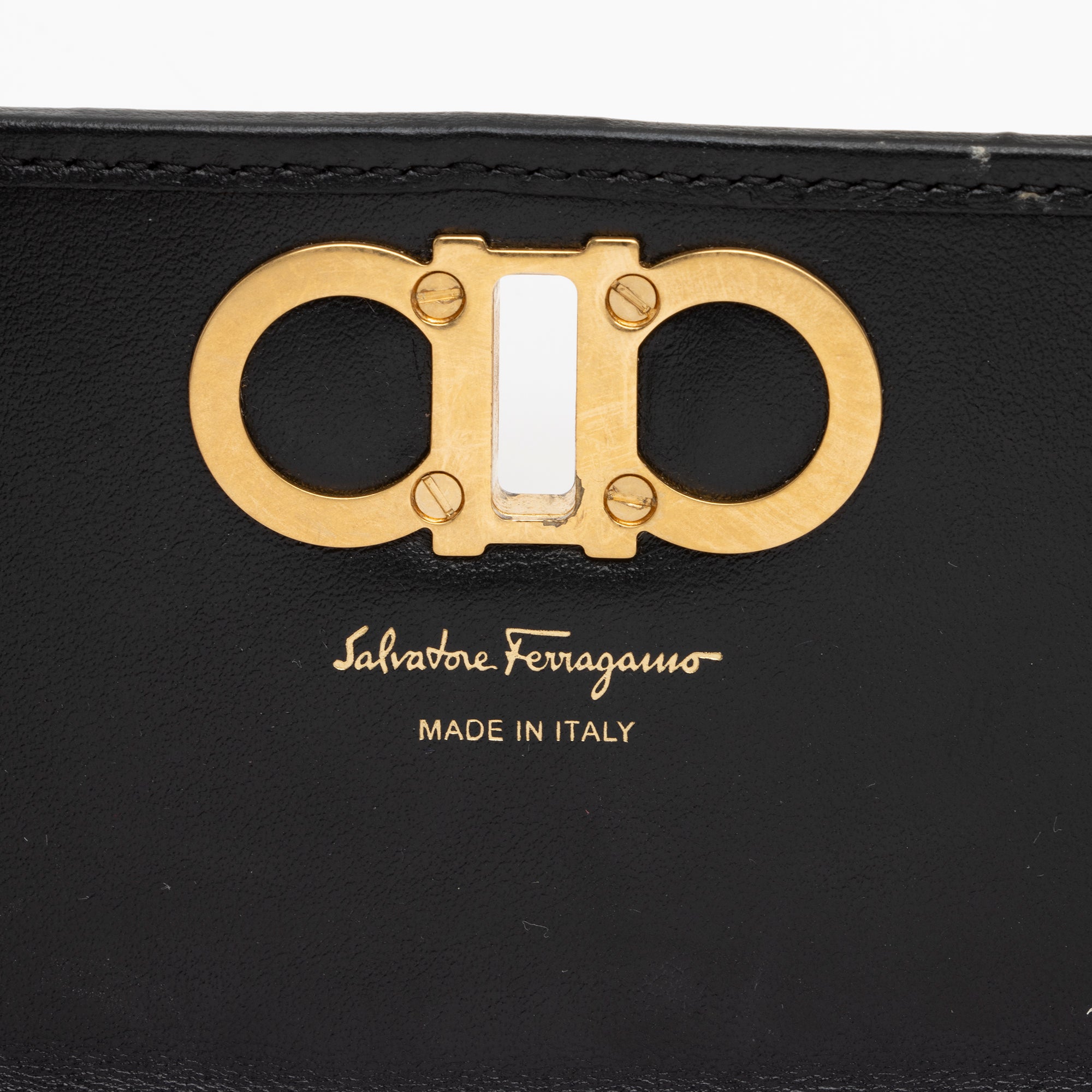 Salvatore Ferragamo Embossed Leather Gancini Continental Wallet (SHF-ROtTGL)