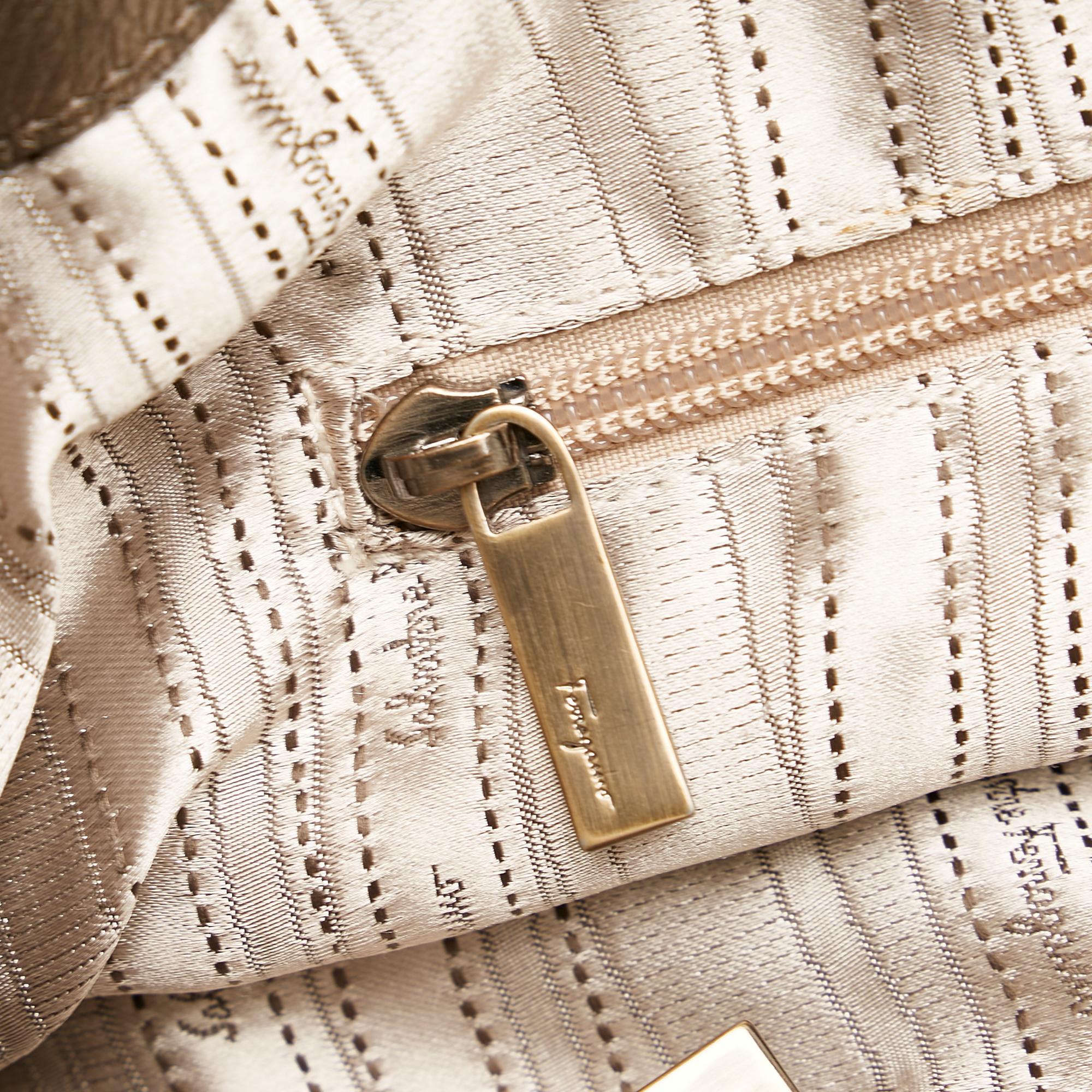 Salvatore Ferragamo Gancini Handbag (SHG-35978)