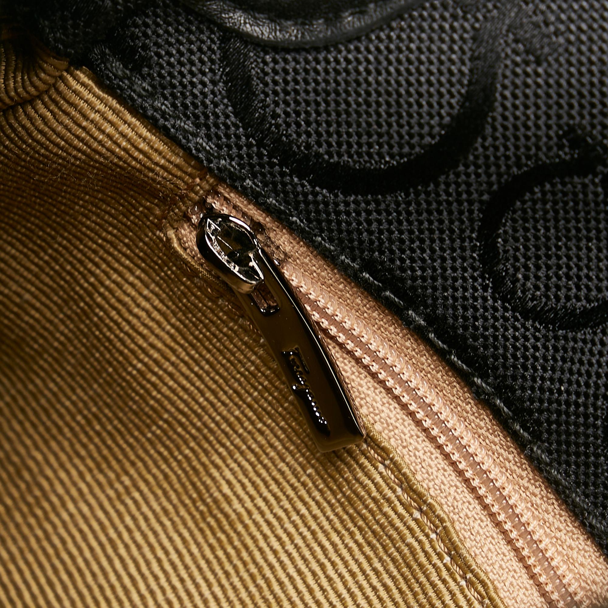 Salvatore Ferragamo Gancini Handbag (SHG-f6v15j)
