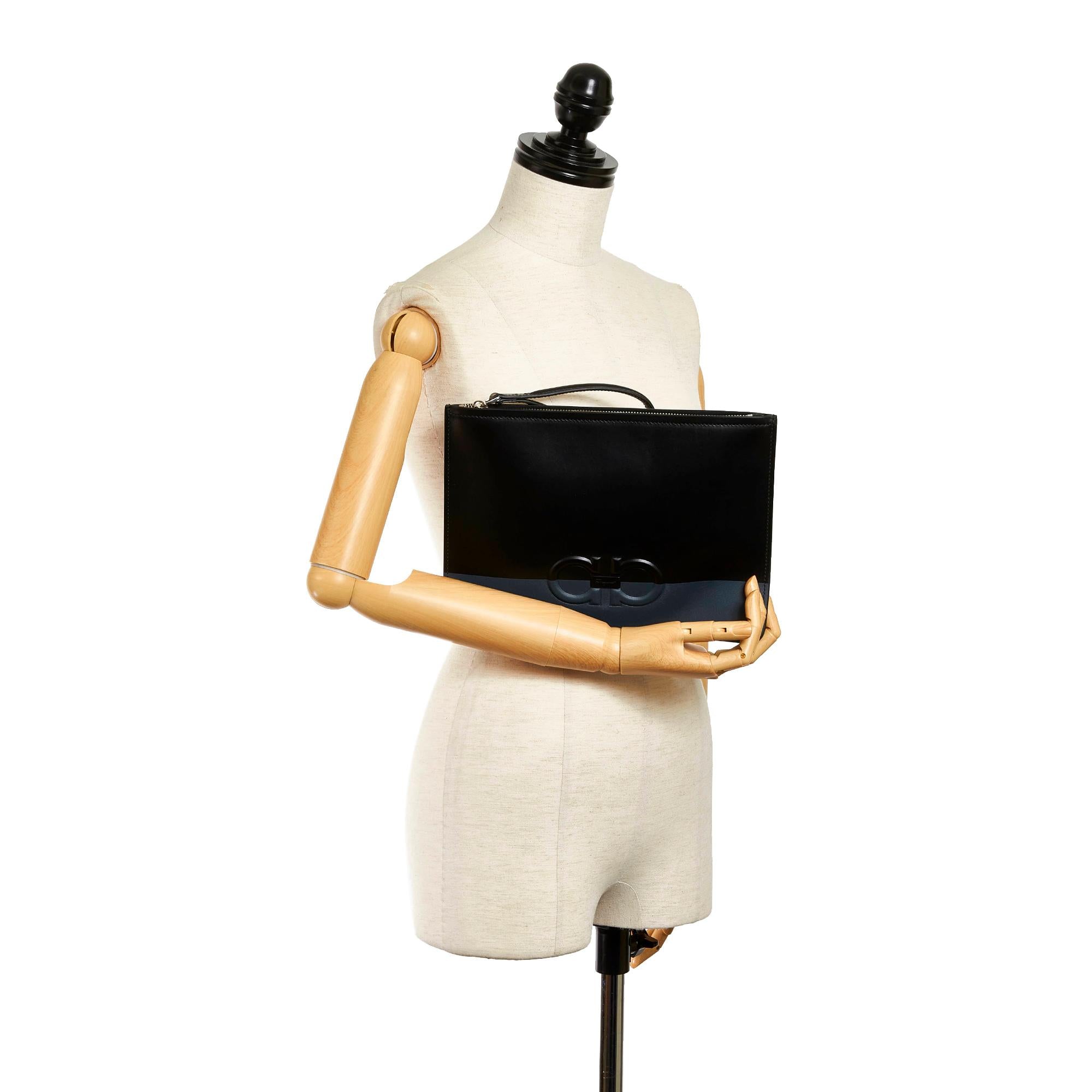 Salvatore Ferragamo Gancini Leather Clutch Bag (SHG-31369)