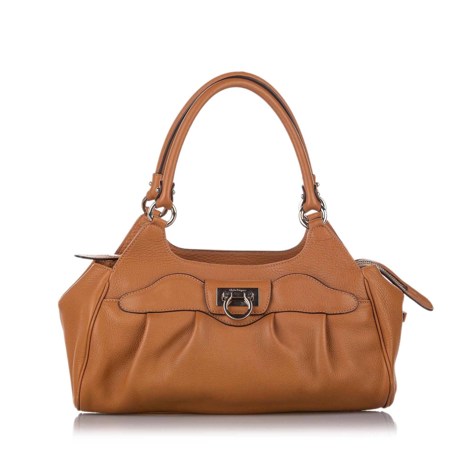 Salvatore Ferragamo Gancini Leather Shoulder Bag (SHG-18580)
