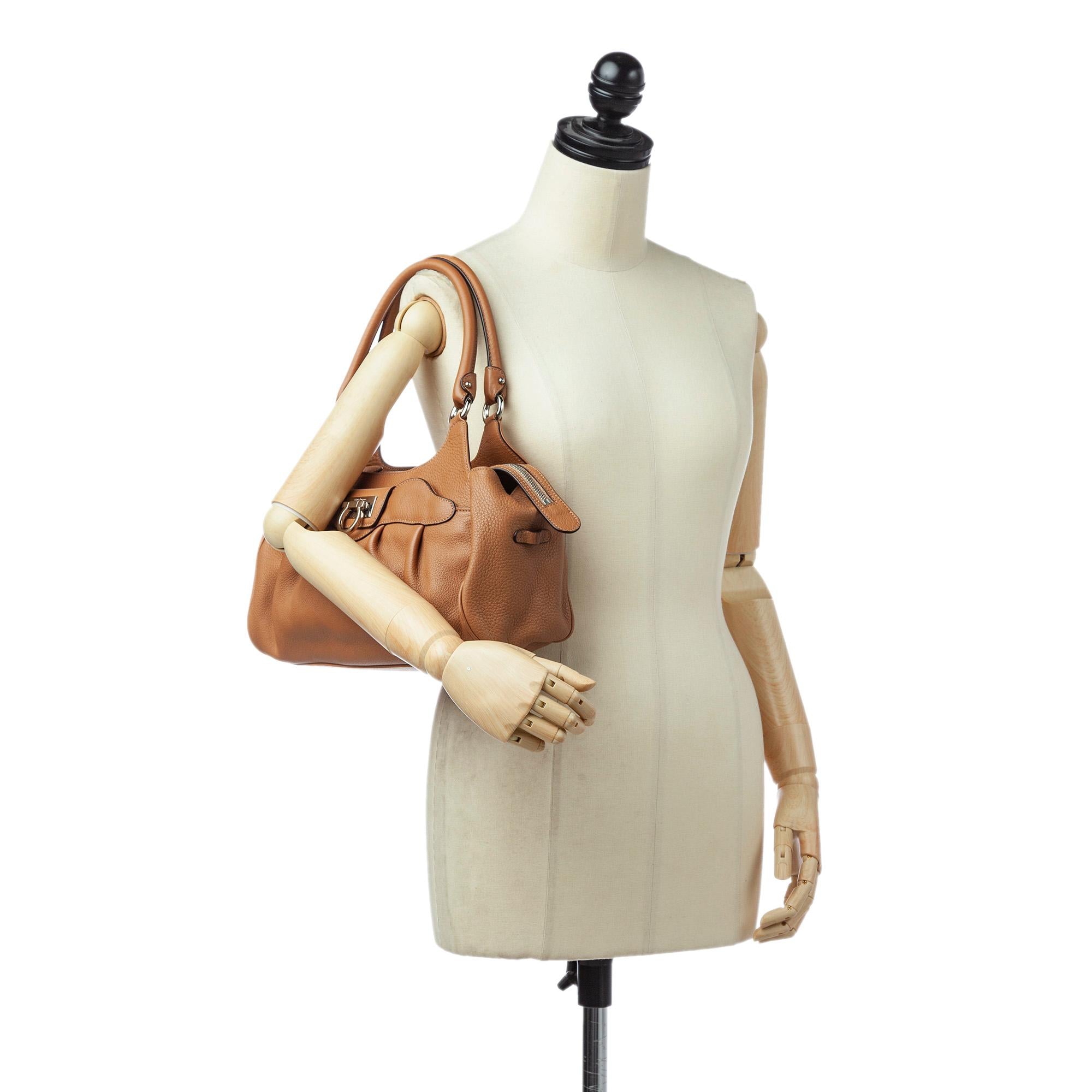 Salvatore Ferragamo Gancini Leather Shoulder Bag (SHG-18580)