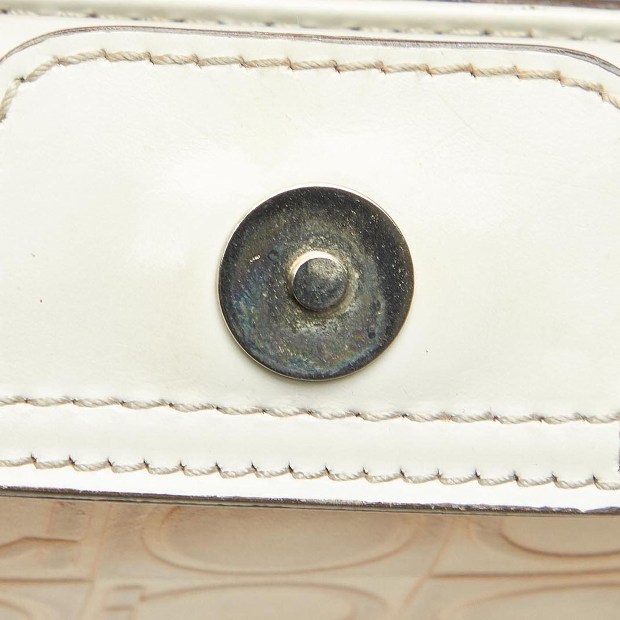 Salvatore Ferragamo Gancini Leather Shoulder Bag (SHG-31525)