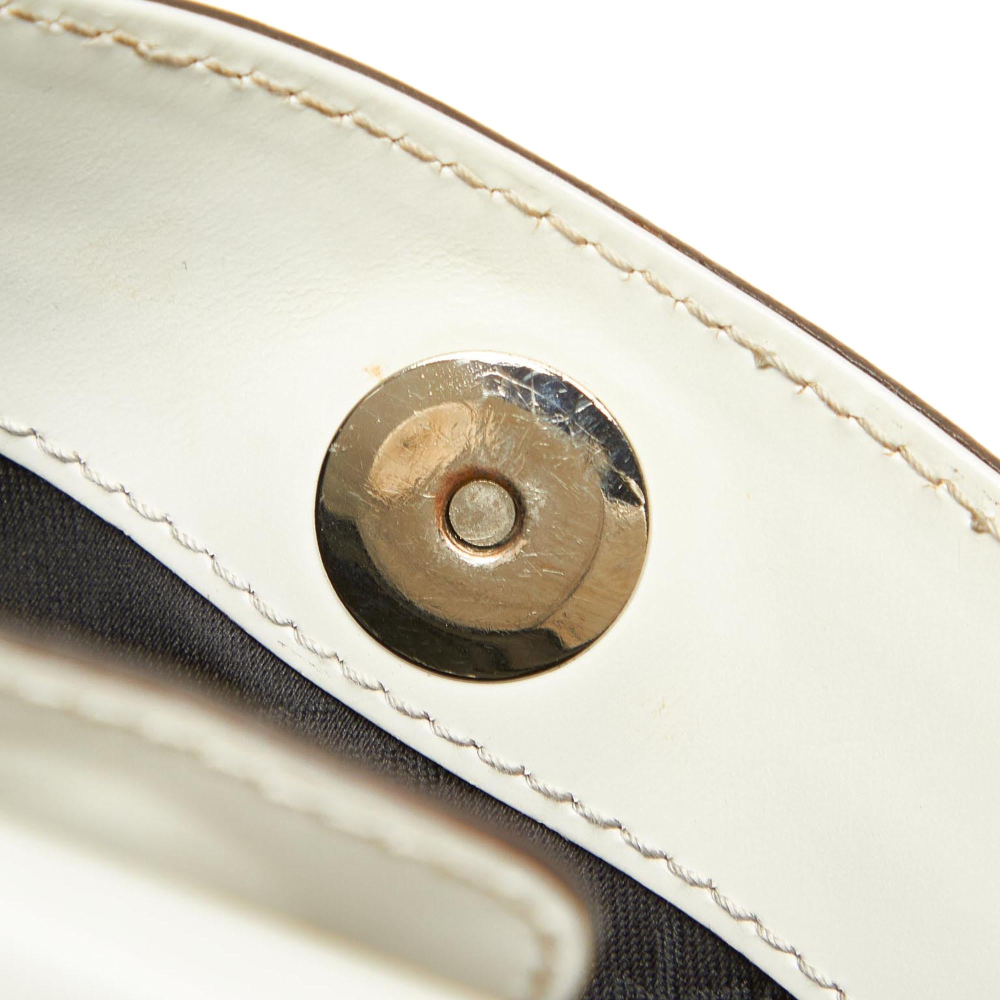 Salvatore Ferragamo Gancini Leather Shoulder Bag (SHG-31525)