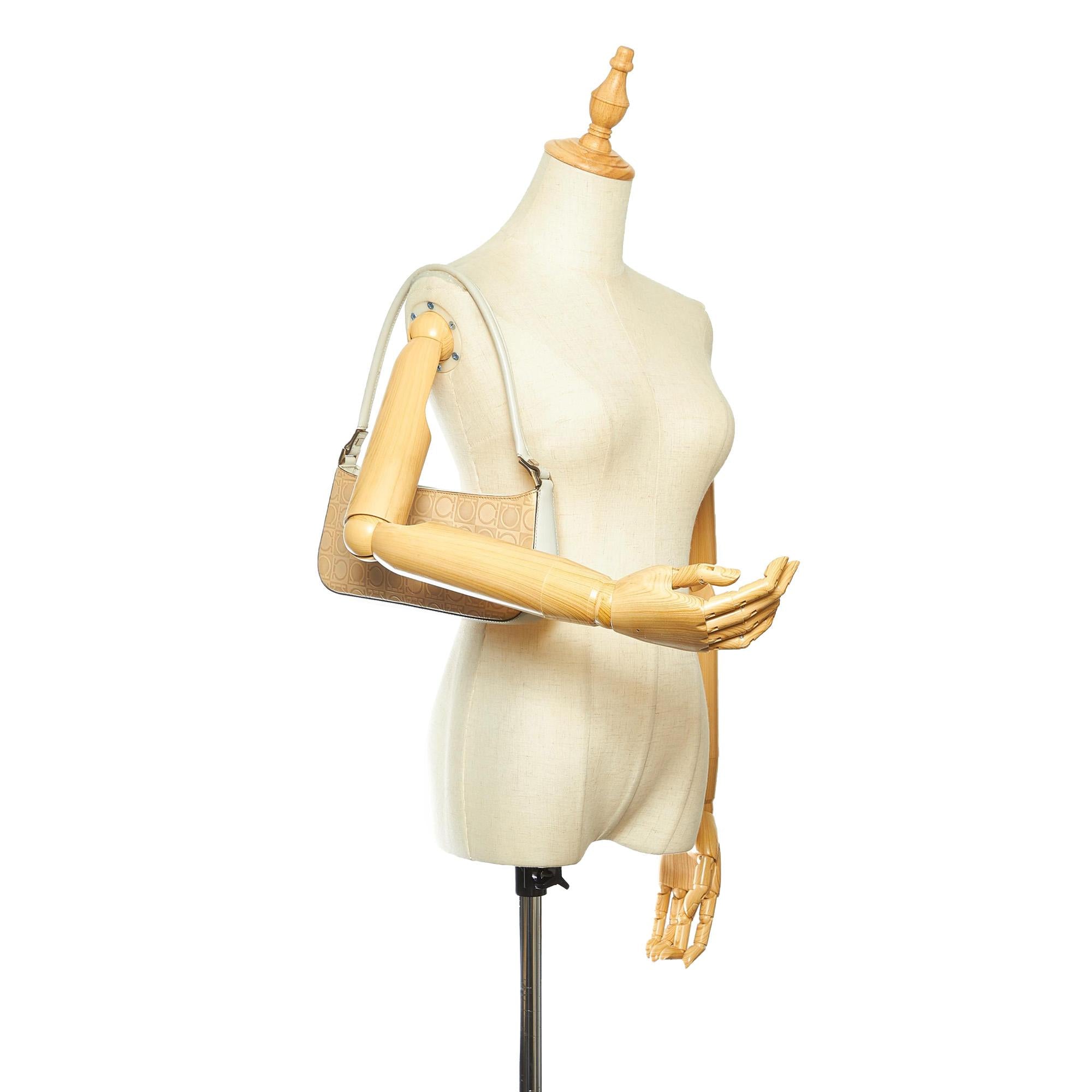 Salvatore Ferragamo Gancini Leather Shoulder Bag (SHG-31525)