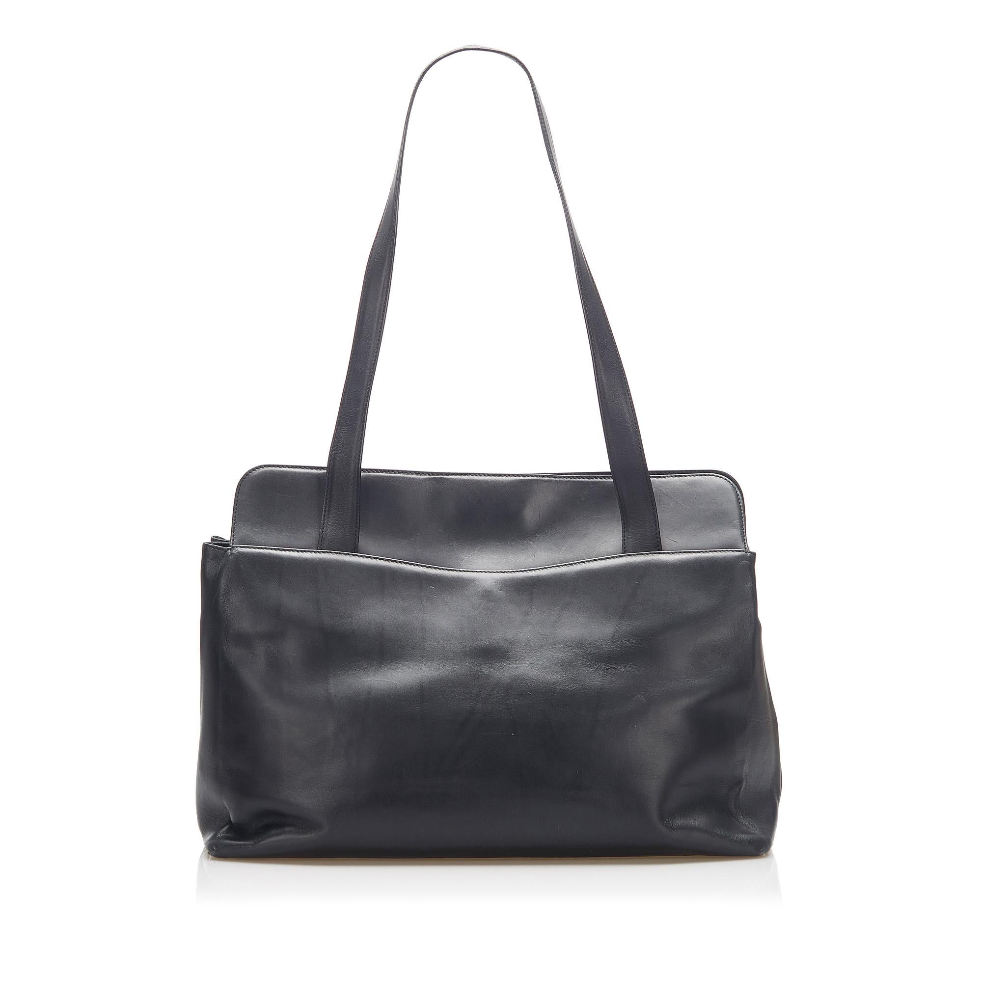 Salvatore Ferragamo Gancini Leather Shoulder Bag (SHG-31532)