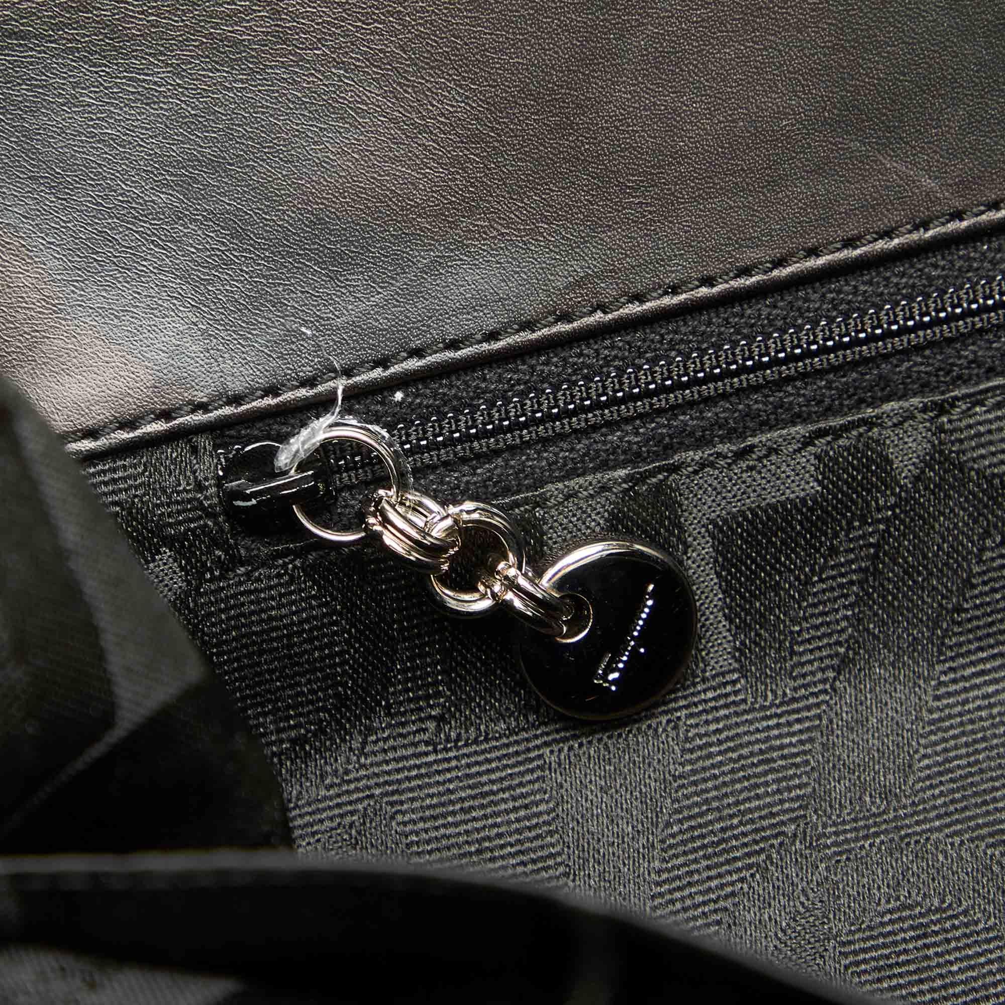 Salvatore Ferragamo Gancini Leather Shoulder Bag (SHG-31532)