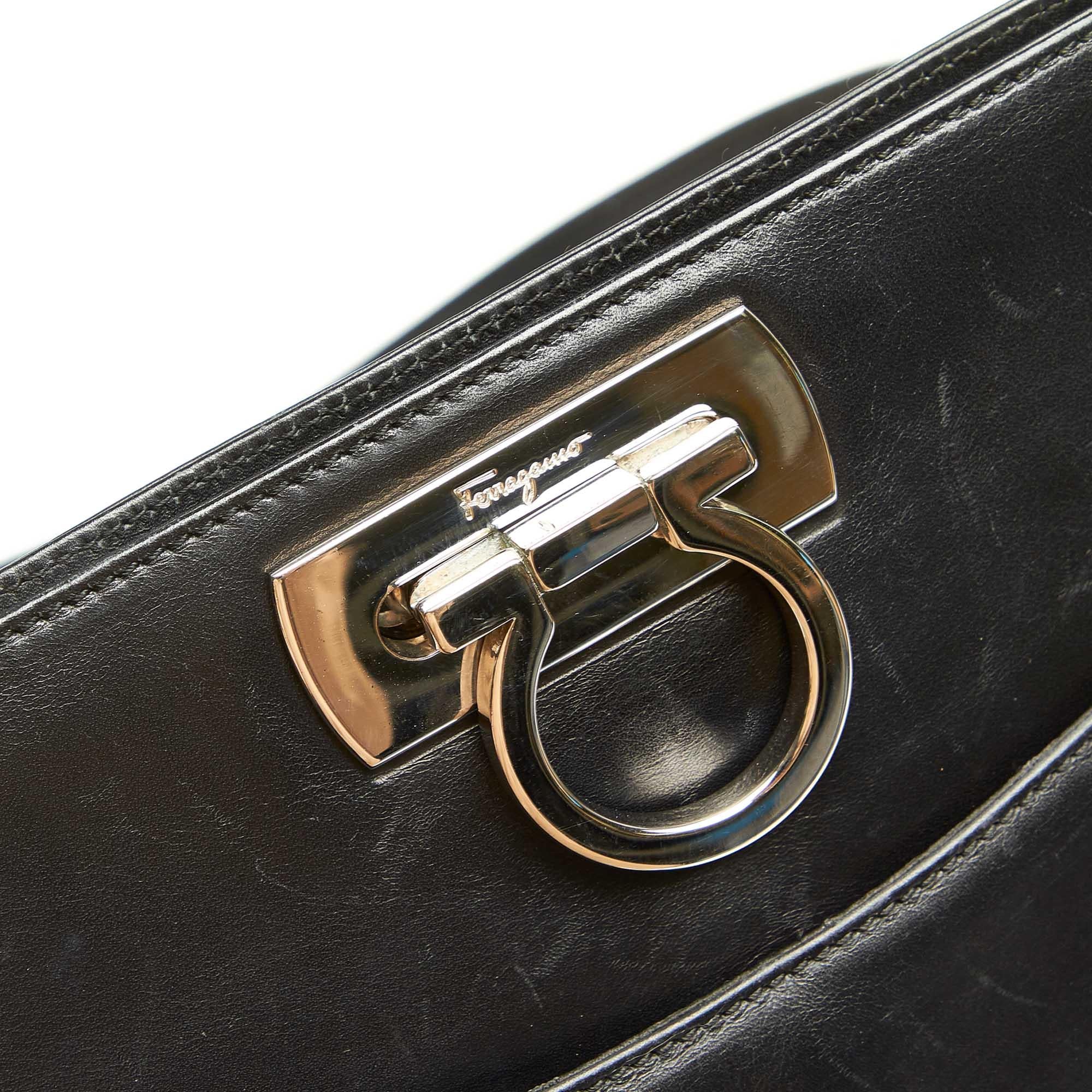 Salvatore Ferragamo Gancini Leather Shoulder Bag (SHG-31532)