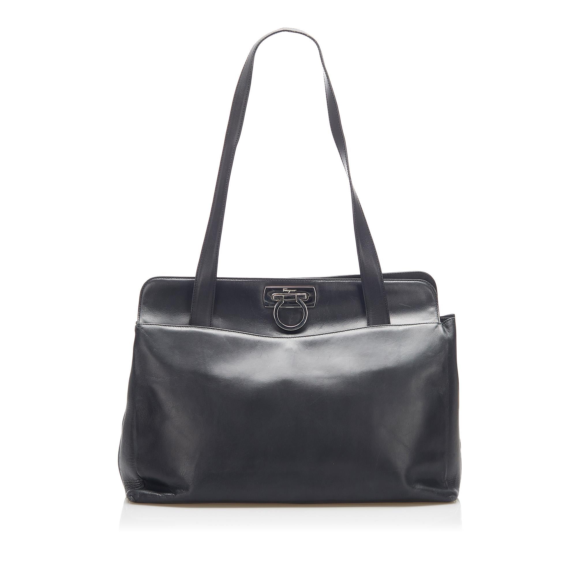 Salvatore Ferragamo Gancini Leather Shoulder Bag (SHG-31532)