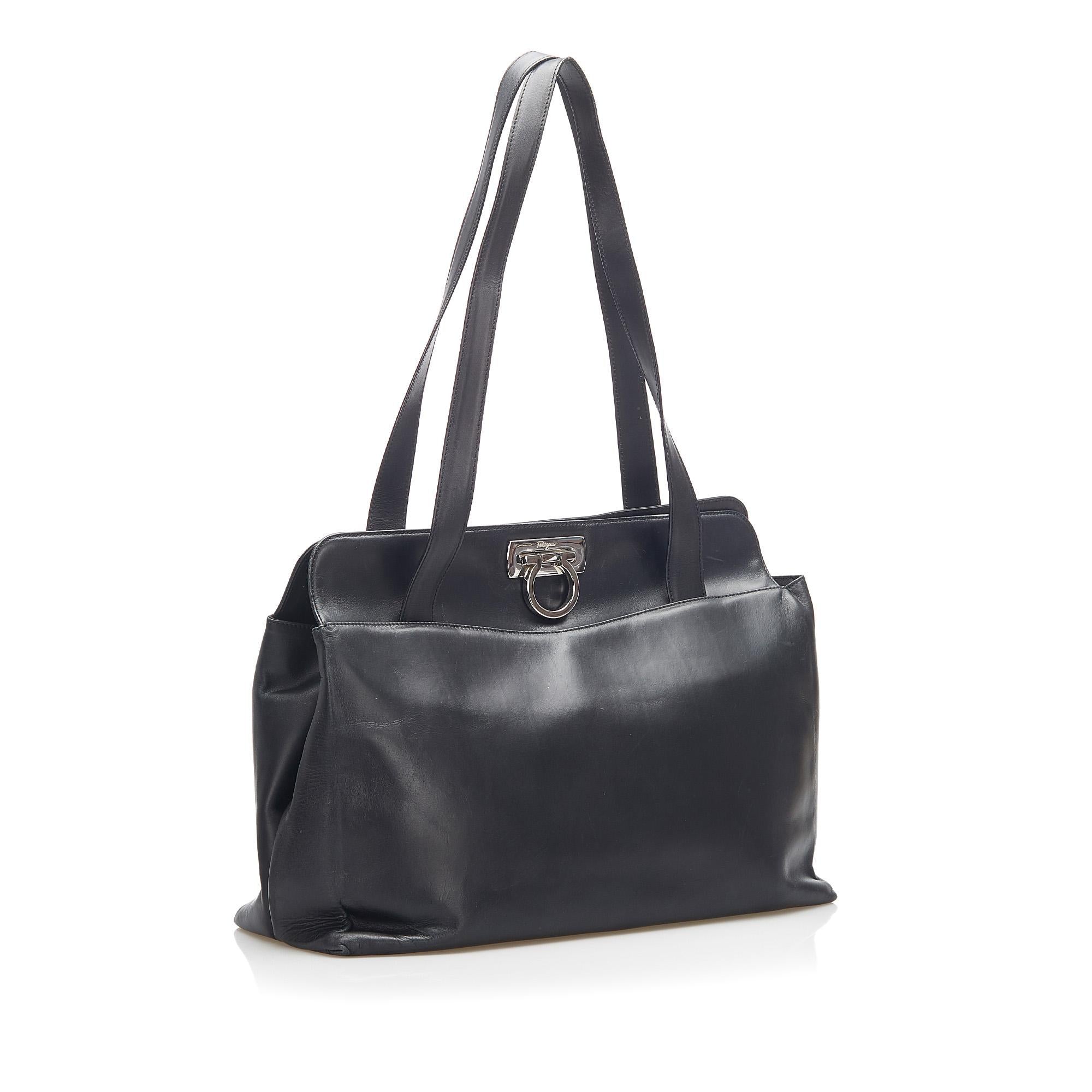 Salvatore Ferragamo Gancini Leather Shoulder Bag (SHG-31532)