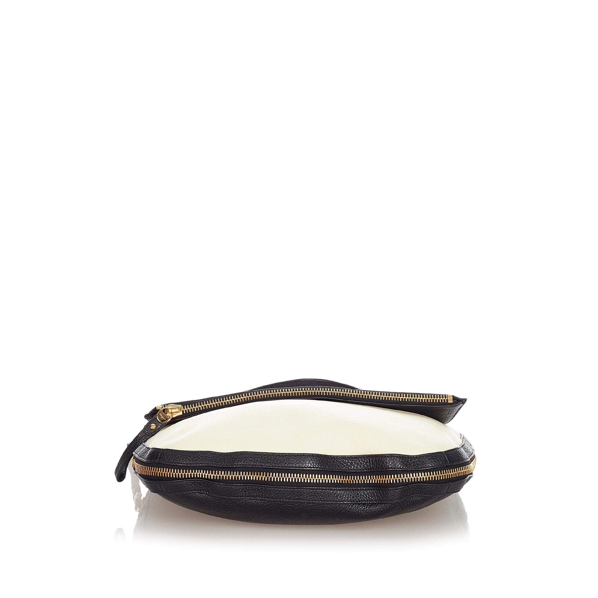 Salvatore Ferragamo Gancini Leather Shoulder Bag (SHG-31542)