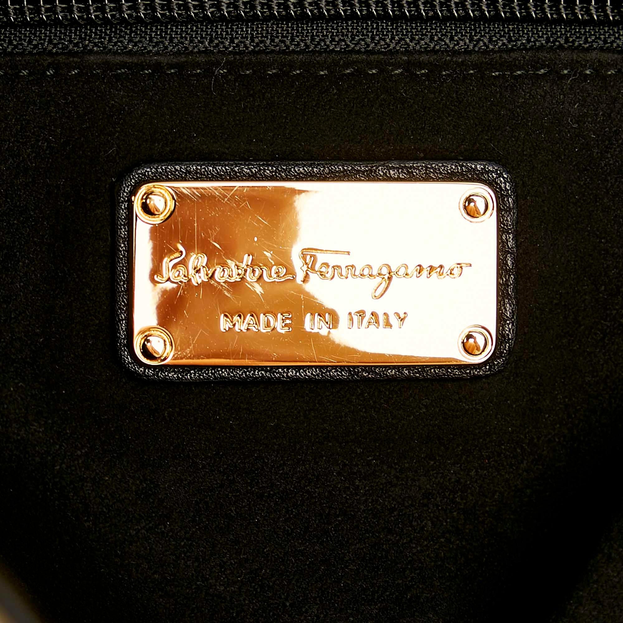 Salvatore Ferragamo Gancini Leather Shoulder Bag (SHG-31542)