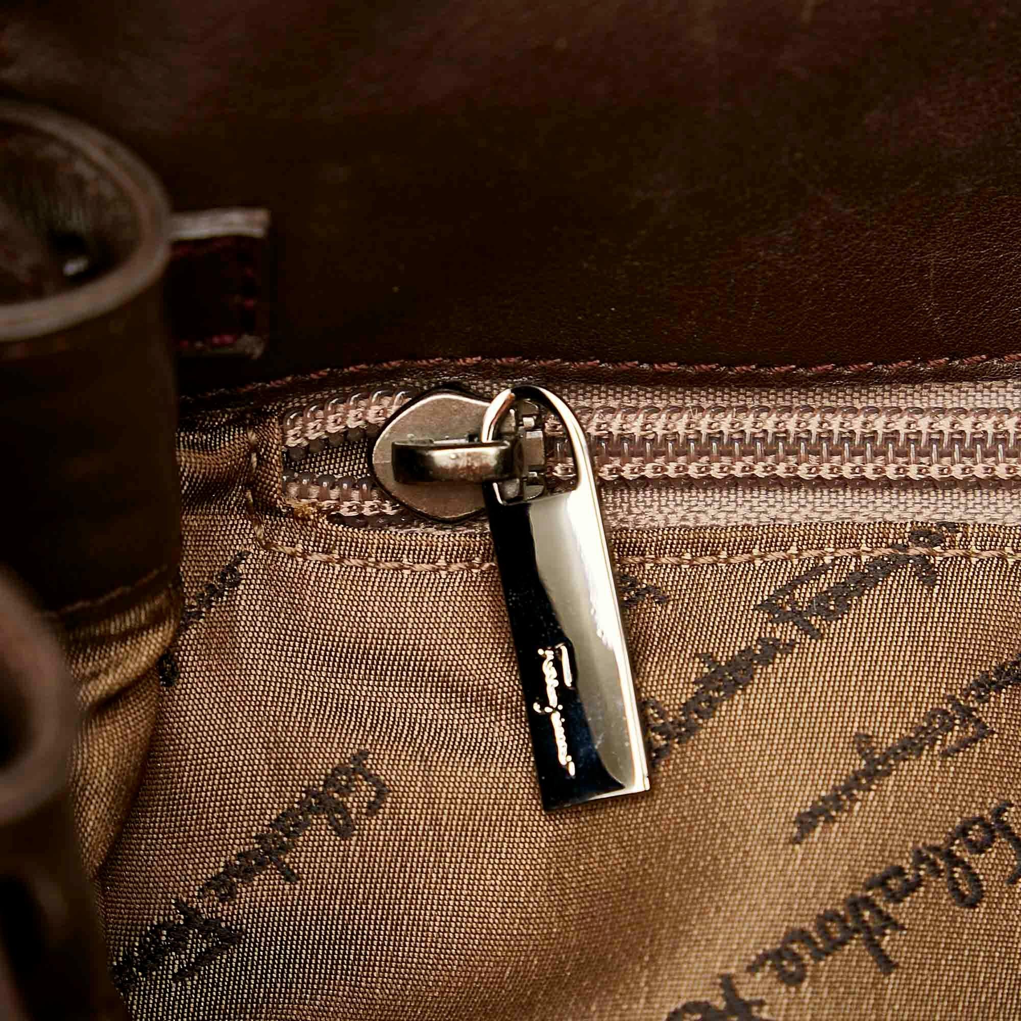 Salvatore Ferragamo Gancini Leather Shoulder Bag (SHG-31543)