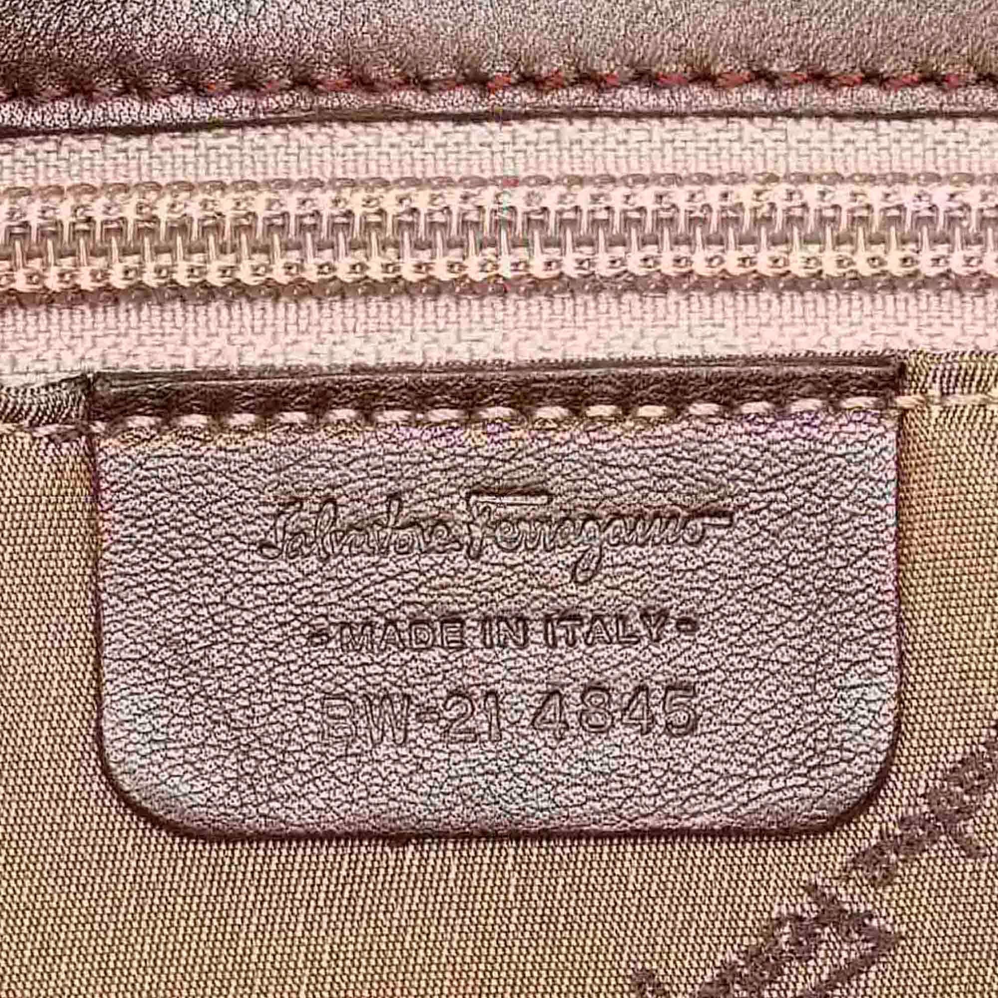 Salvatore Ferragamo Gancini Leather Shoulder Bag (SHG-31543)