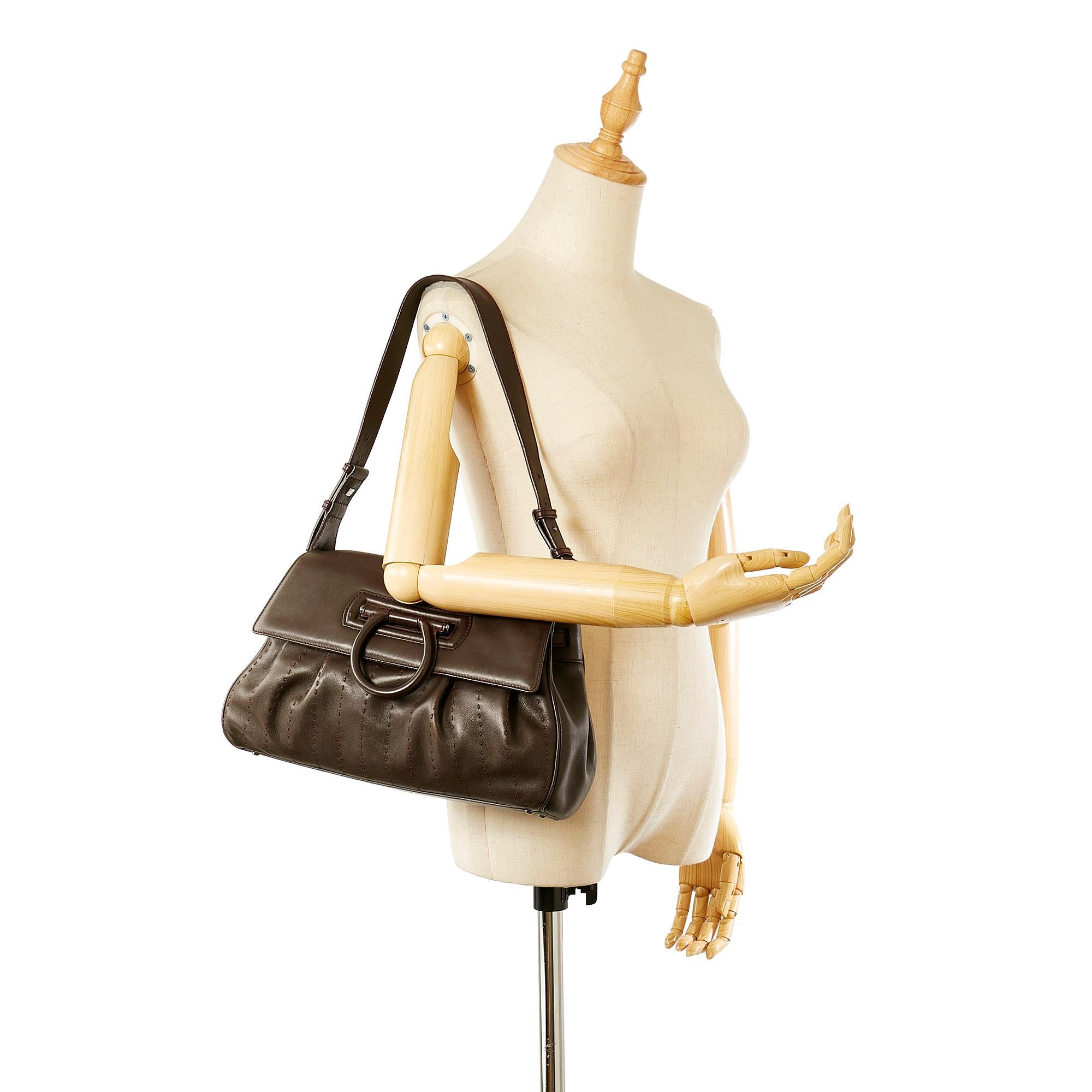 Salvatore Ferragamo Gancini Leather Shoulder Bag (SHG-31543)