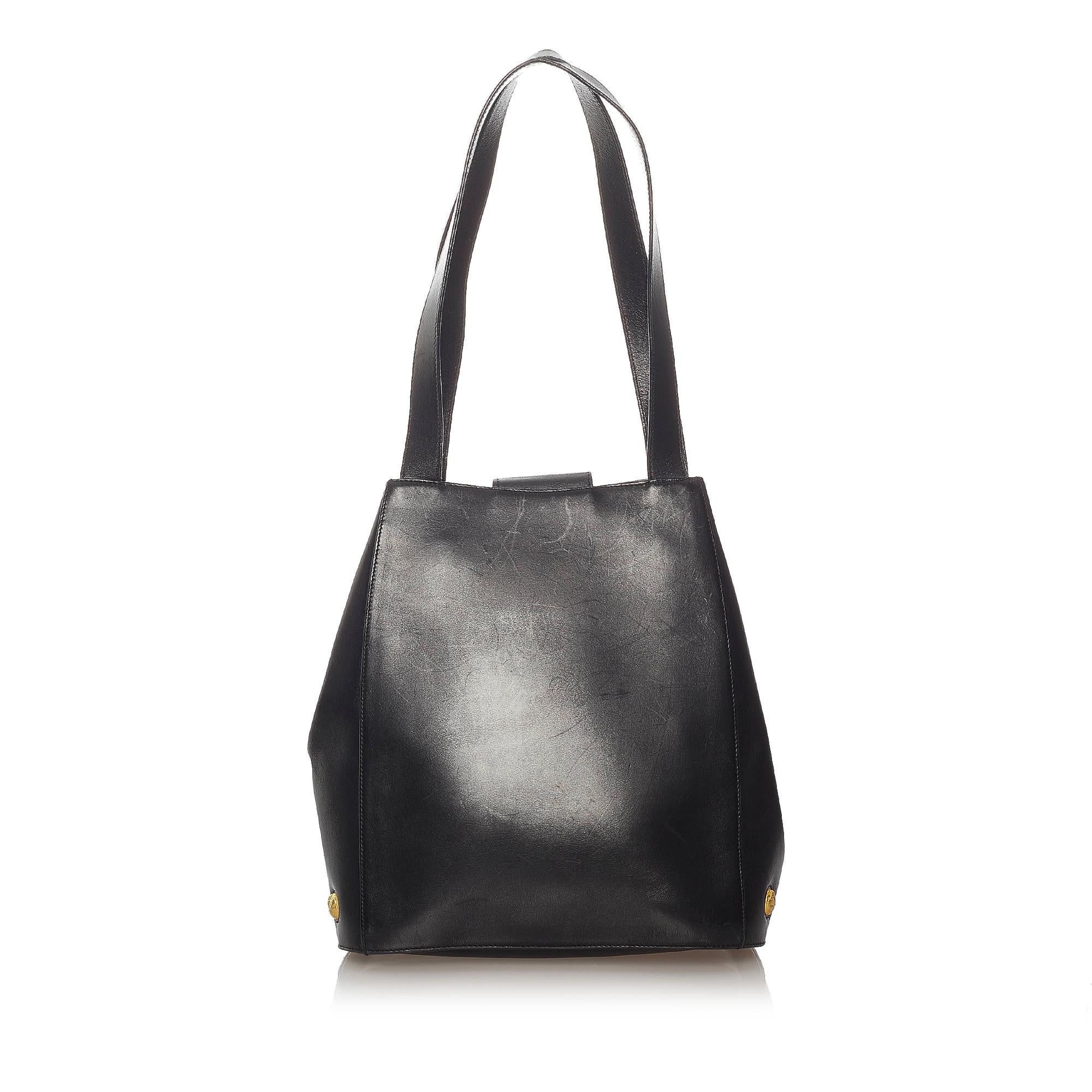 Salvatore Ferragamo Gancini Leather Shoulder Bag (SHG-27844)