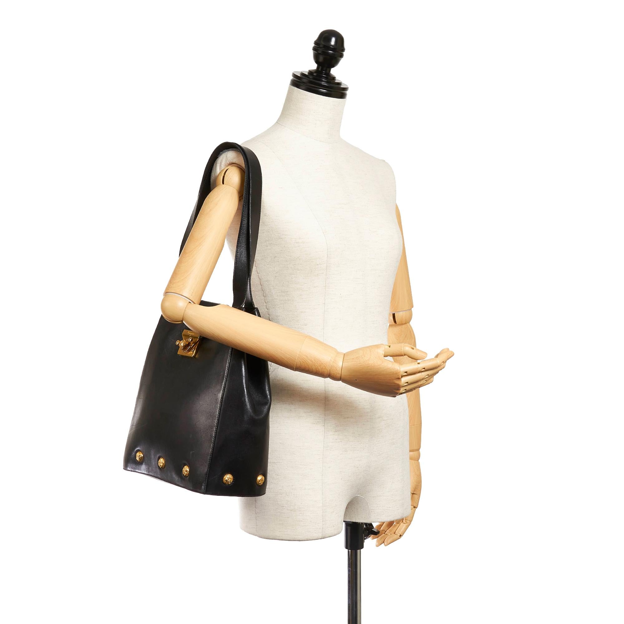 Salvatore Ferragamo Gancini Leather Shoulder Bag (SHG-27844)