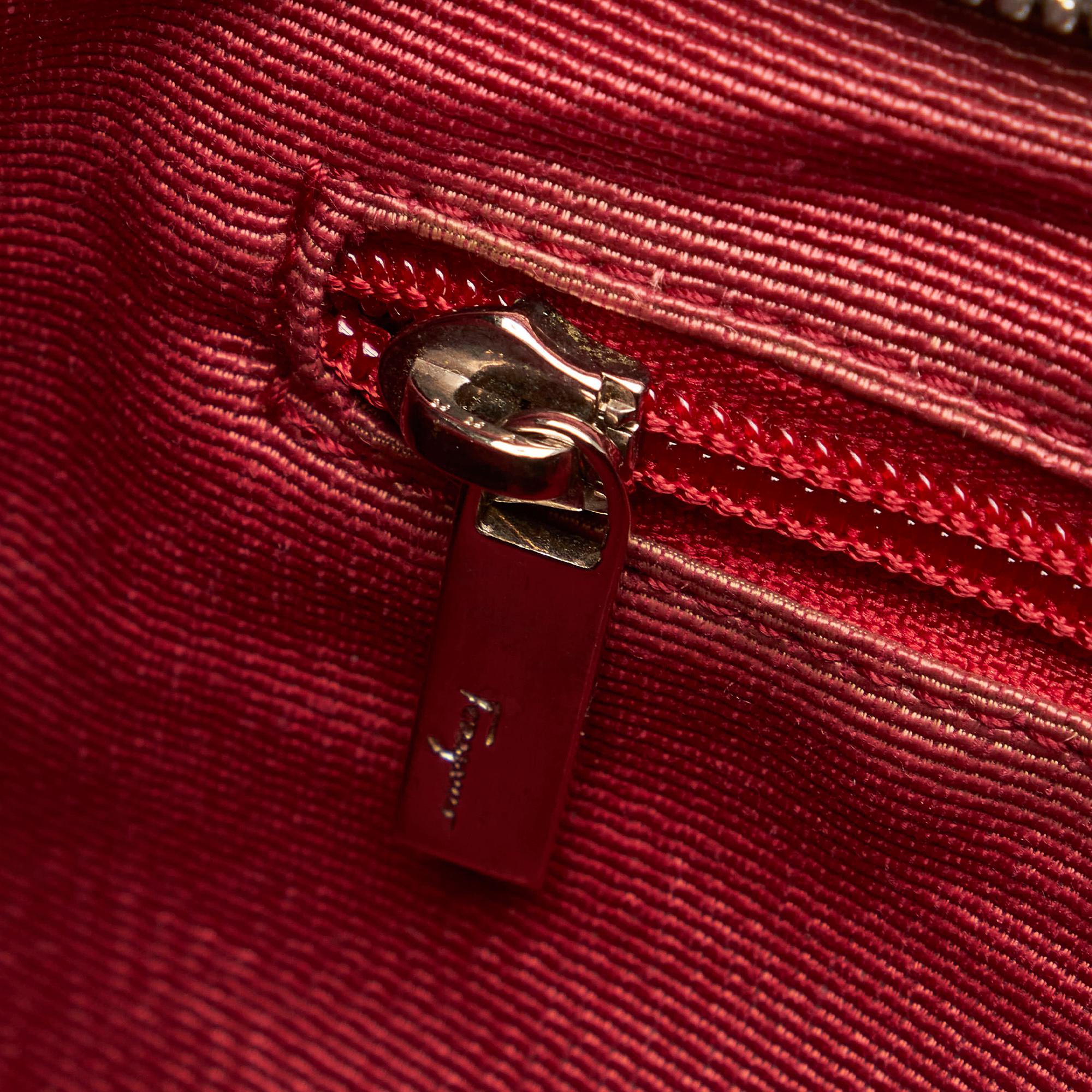 Salvatore Ferragamo Gancini Leather Shoulder Bag (SHG-27990)