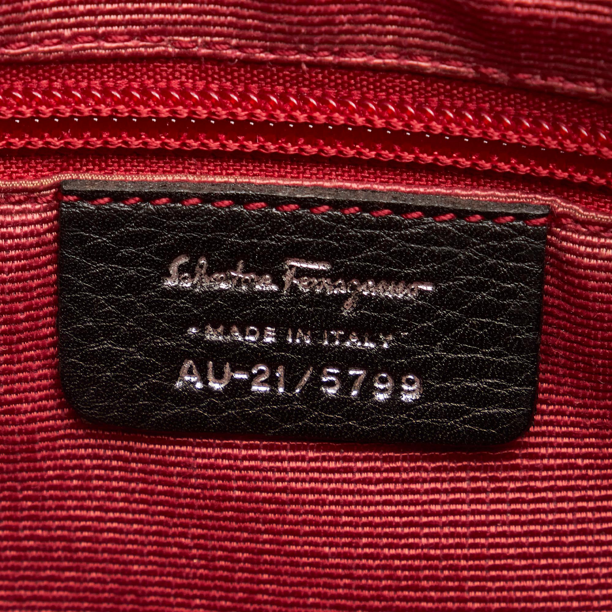 Salvatore Ferragamo Gancini Leather Shoulder Bag (SHG-27990)