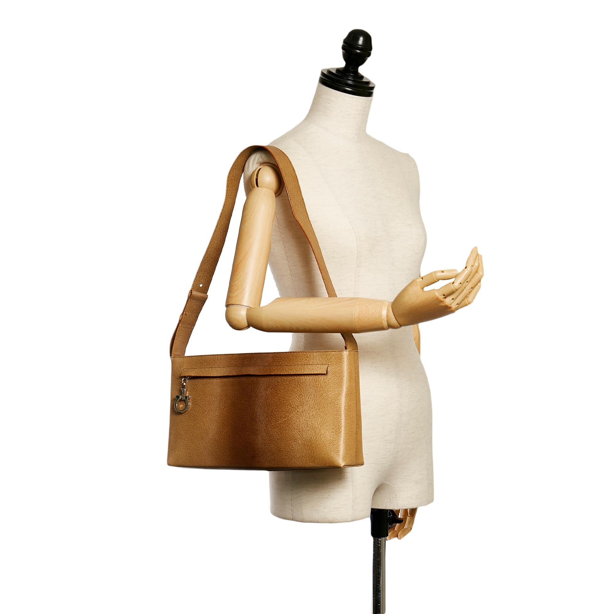 Salvatore Ferragamo Gancini Leather Shoulder Bag (SHG-31336)