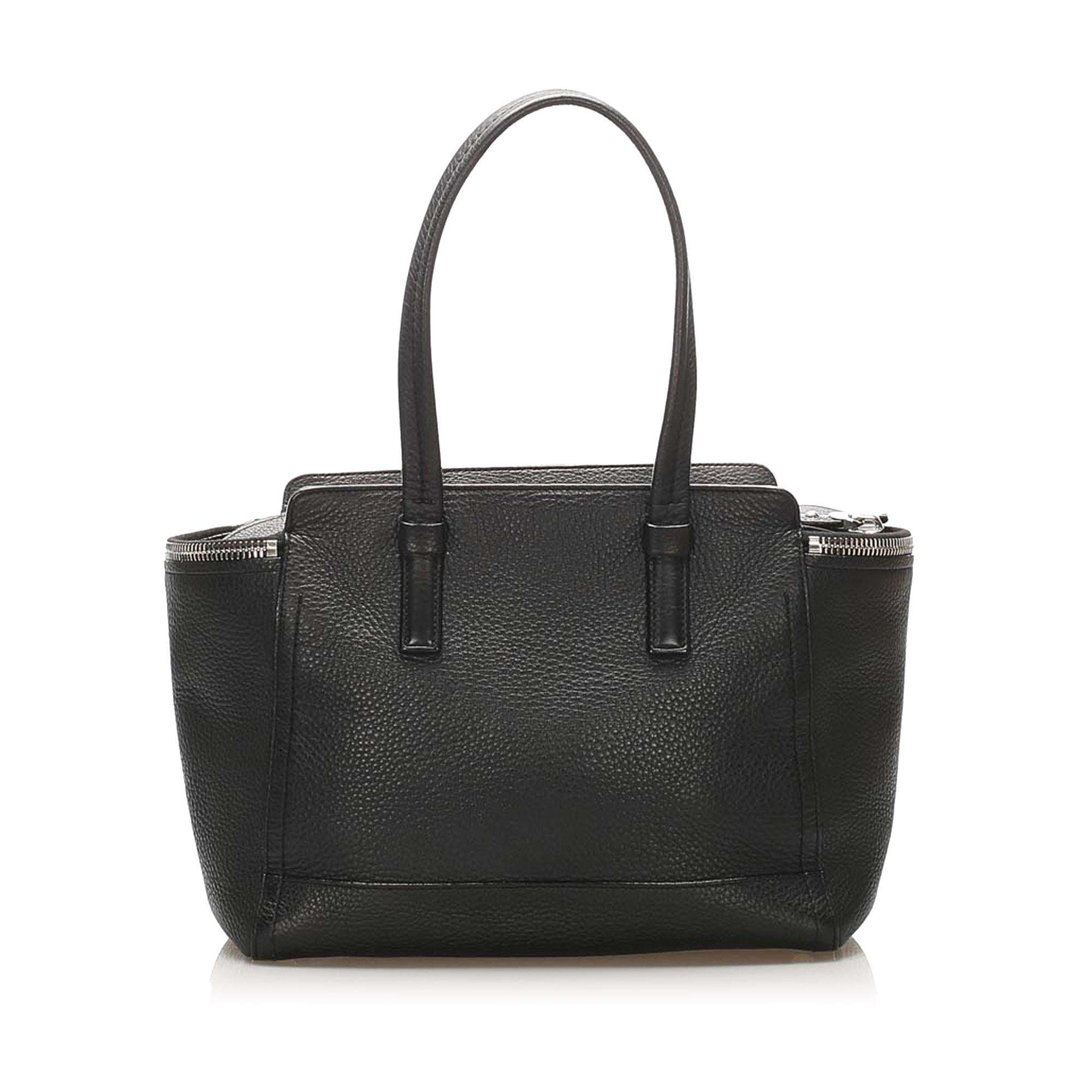 Salvatore Ferragamo Gancini Leather Tote Bag (SHG-22271)