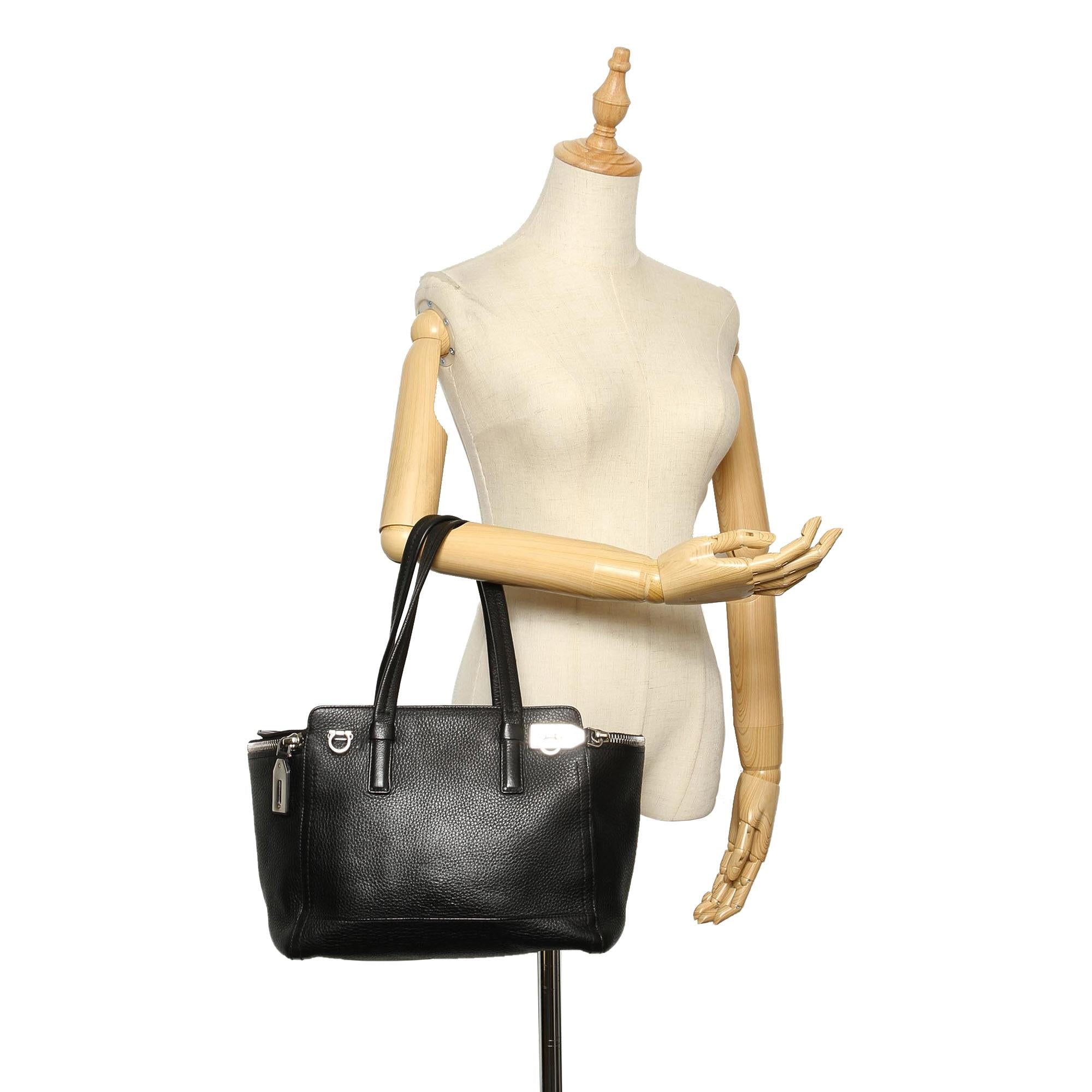 Salvatore Ferragamo Gancini Leather Tote Bag (SHG-22271)