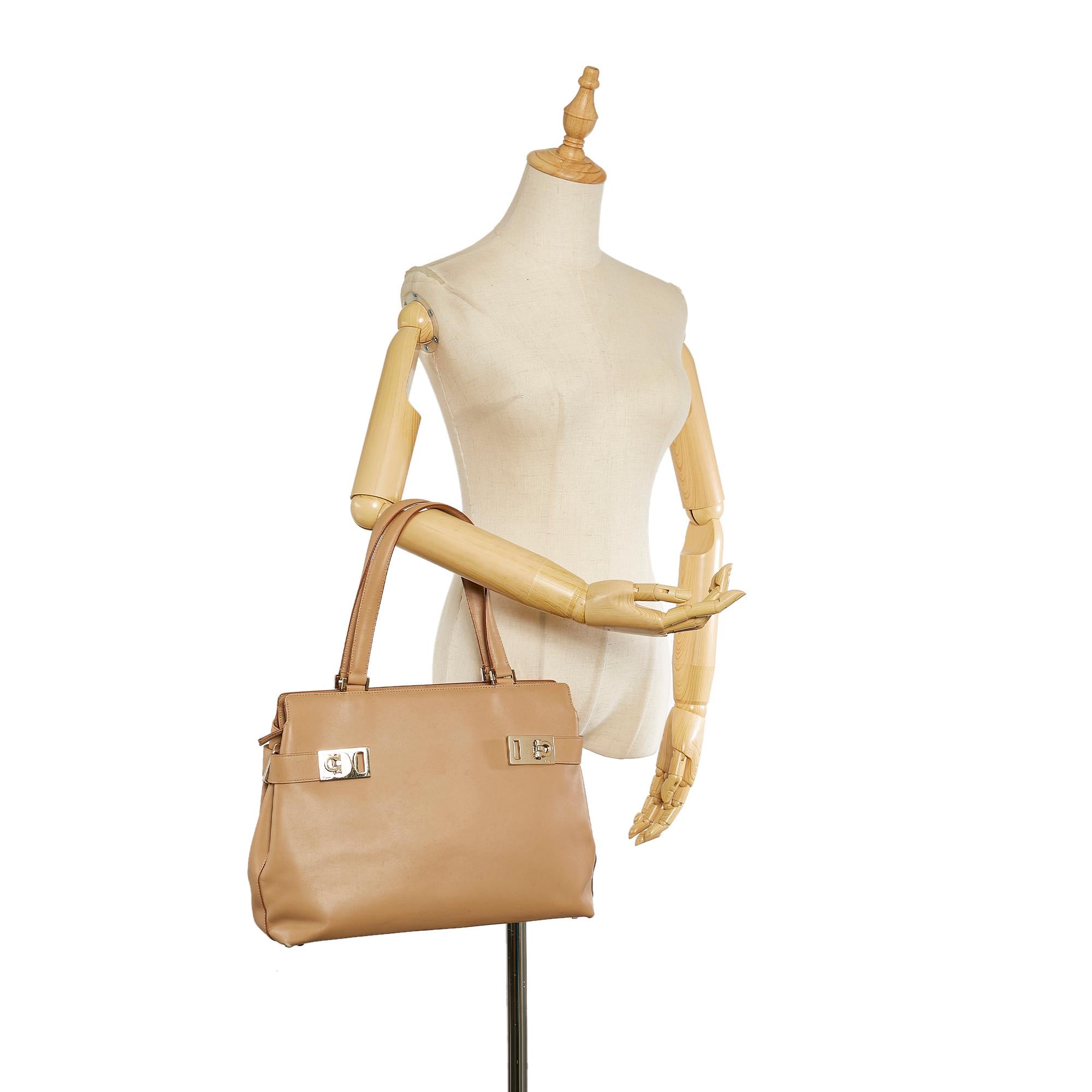 Salvatore Ferragamo Gancini Leather Tote Bag (SHG-26589)