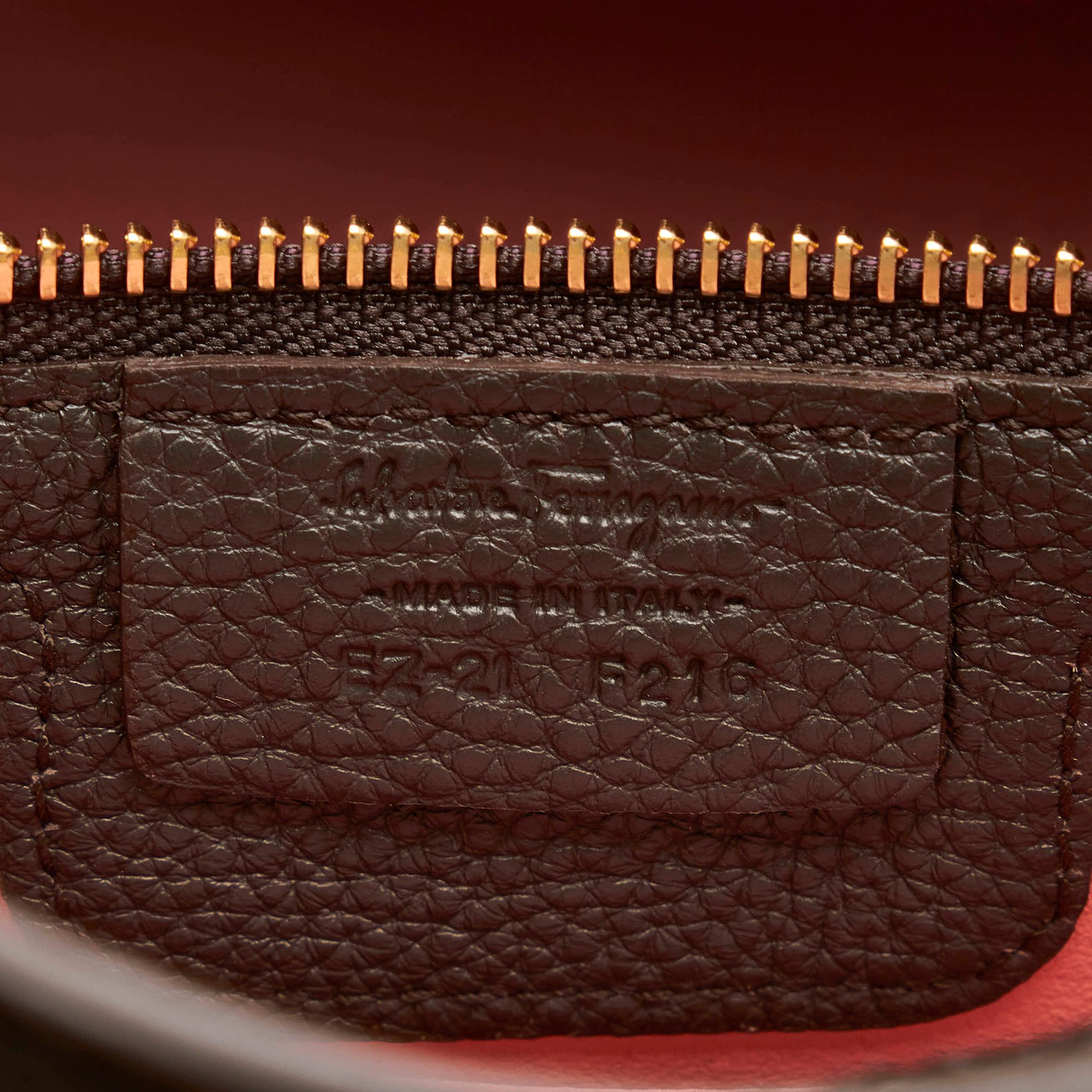 Salvatore Ferragamo Gancini Leather Tote Bag (SHG-31365)
