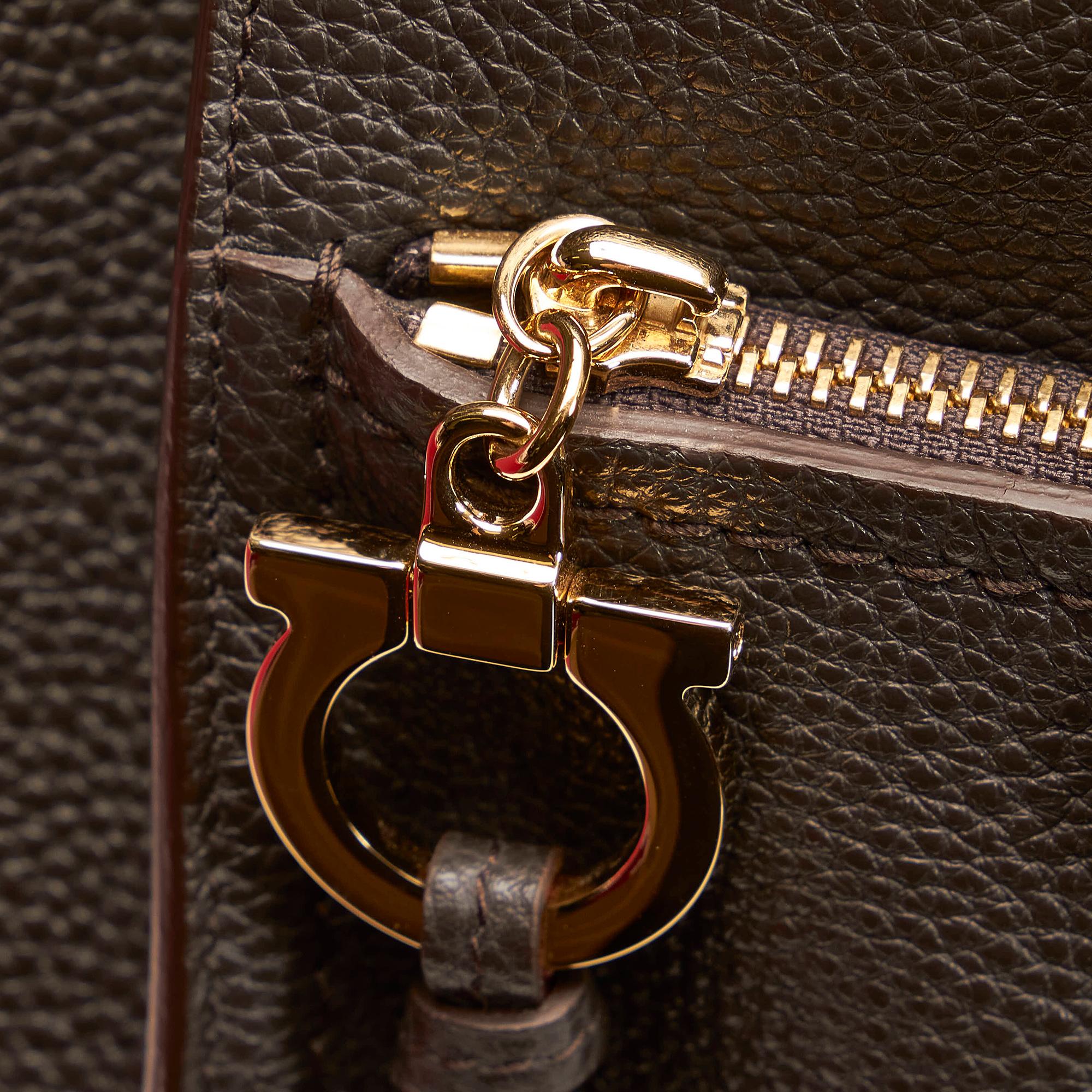 Salvatore Ferragamo Gancini Leather Tote Bag (SHG-31365)
