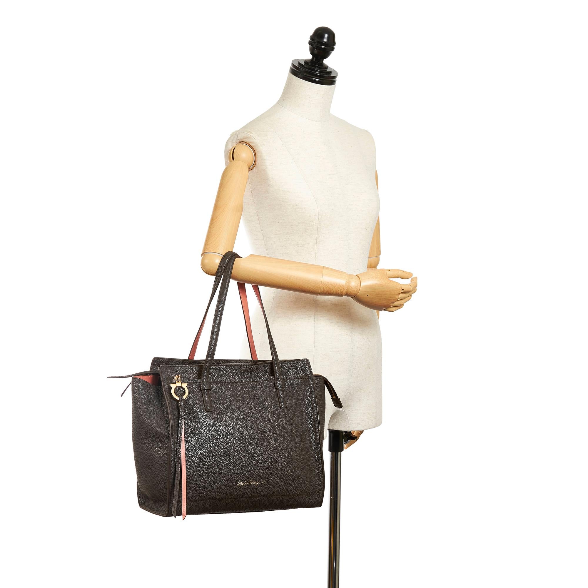 Salvatore Ferragamo Gancini Leather Tote Bag (SHG-31365)