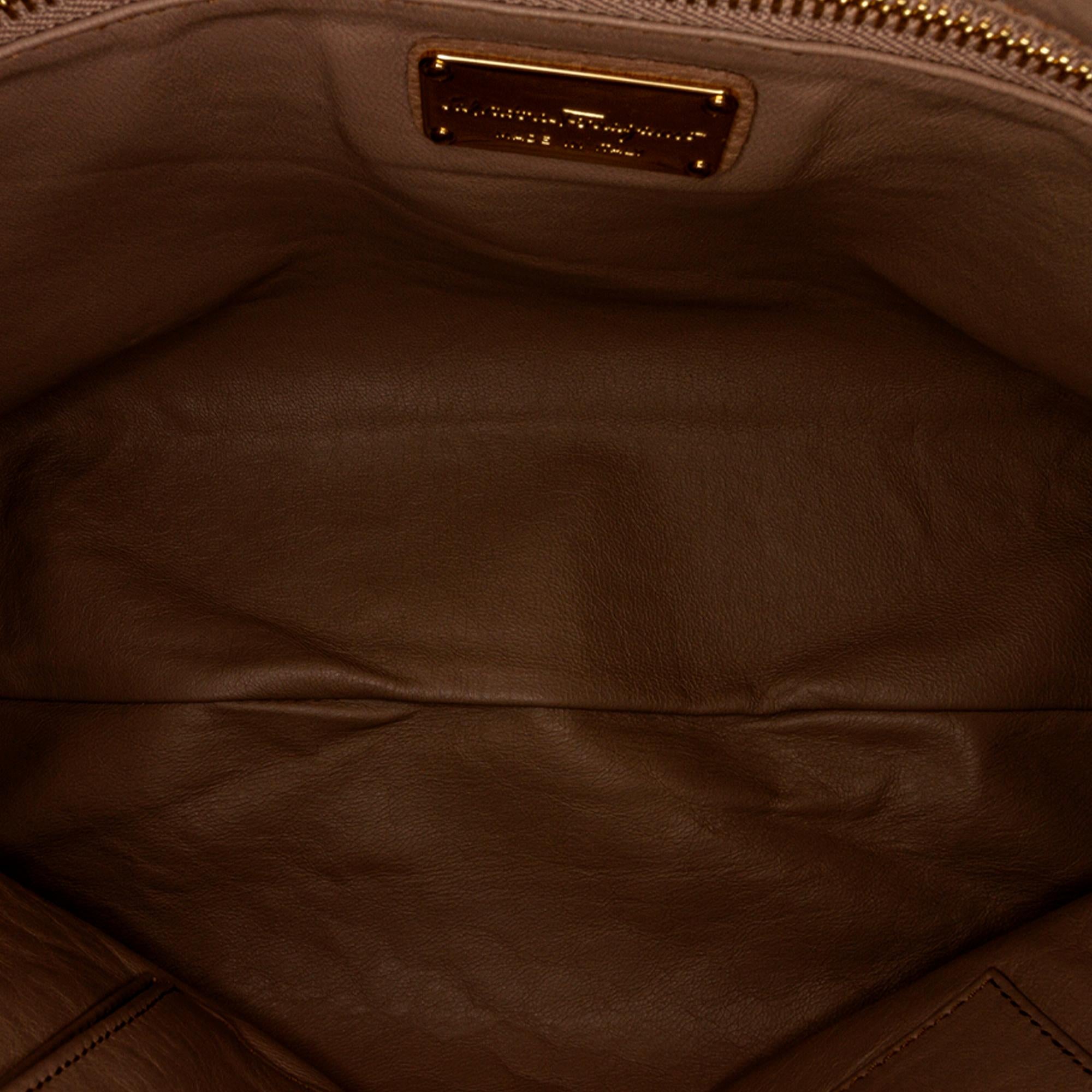 Salvatore Ferragamo Large Fanisa Hobo Bag (SHG-hXjCch)