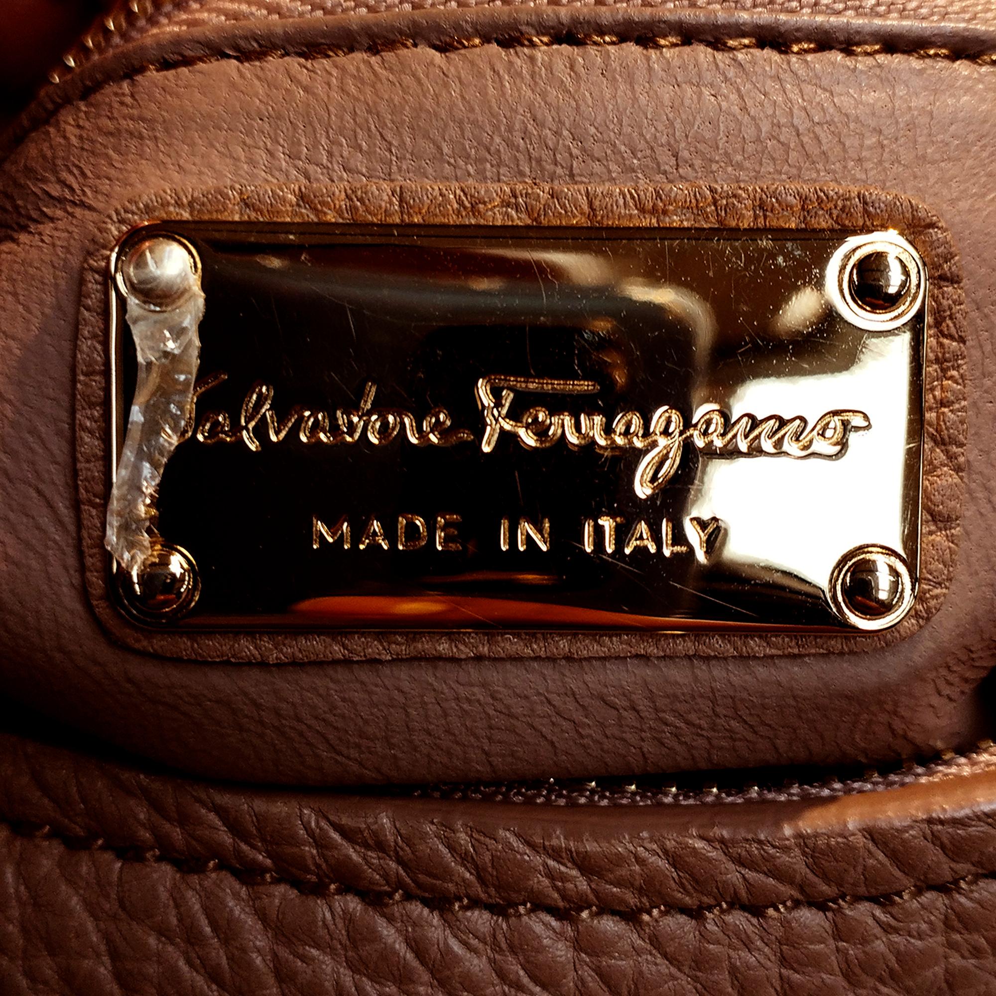 Salvatore Ferragamo Large Fanisa Hobo Bag (SHG-hXjCch)