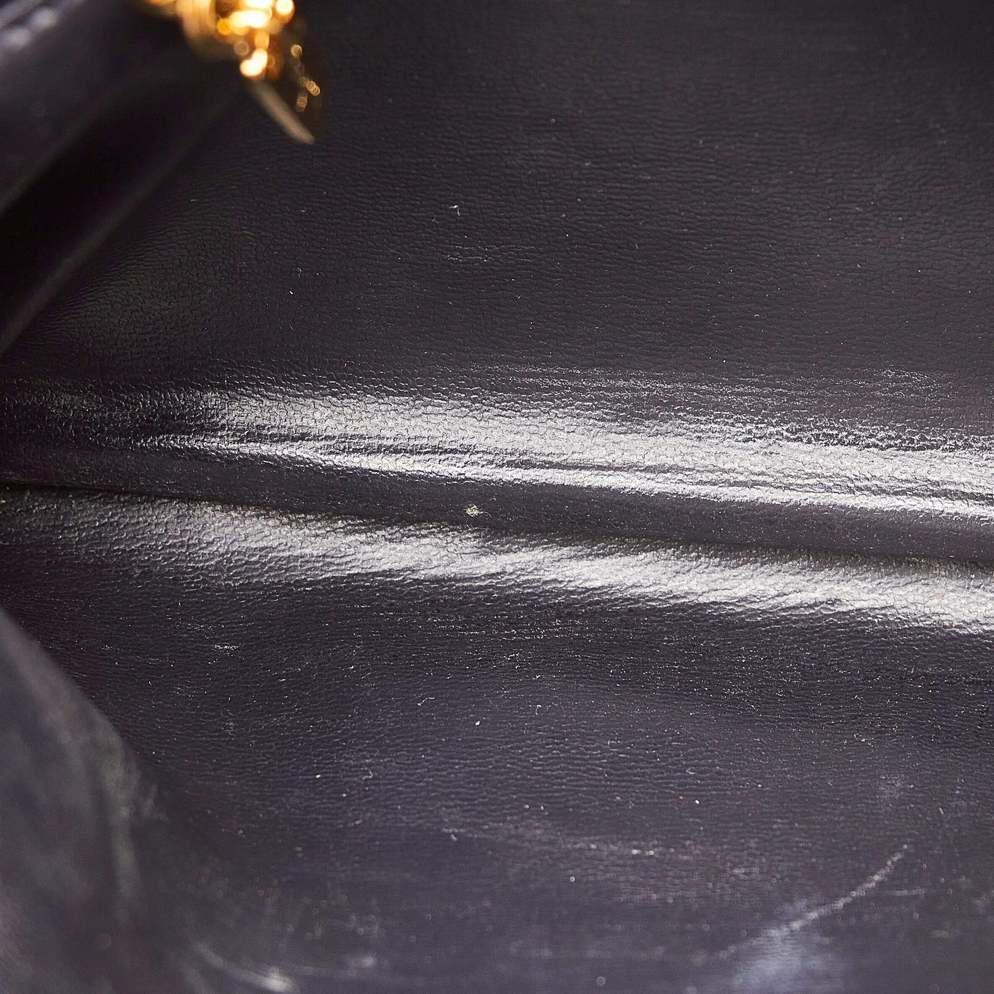 Salvatore Ferragamo Leather Crossbody Bag (SHG-25526)