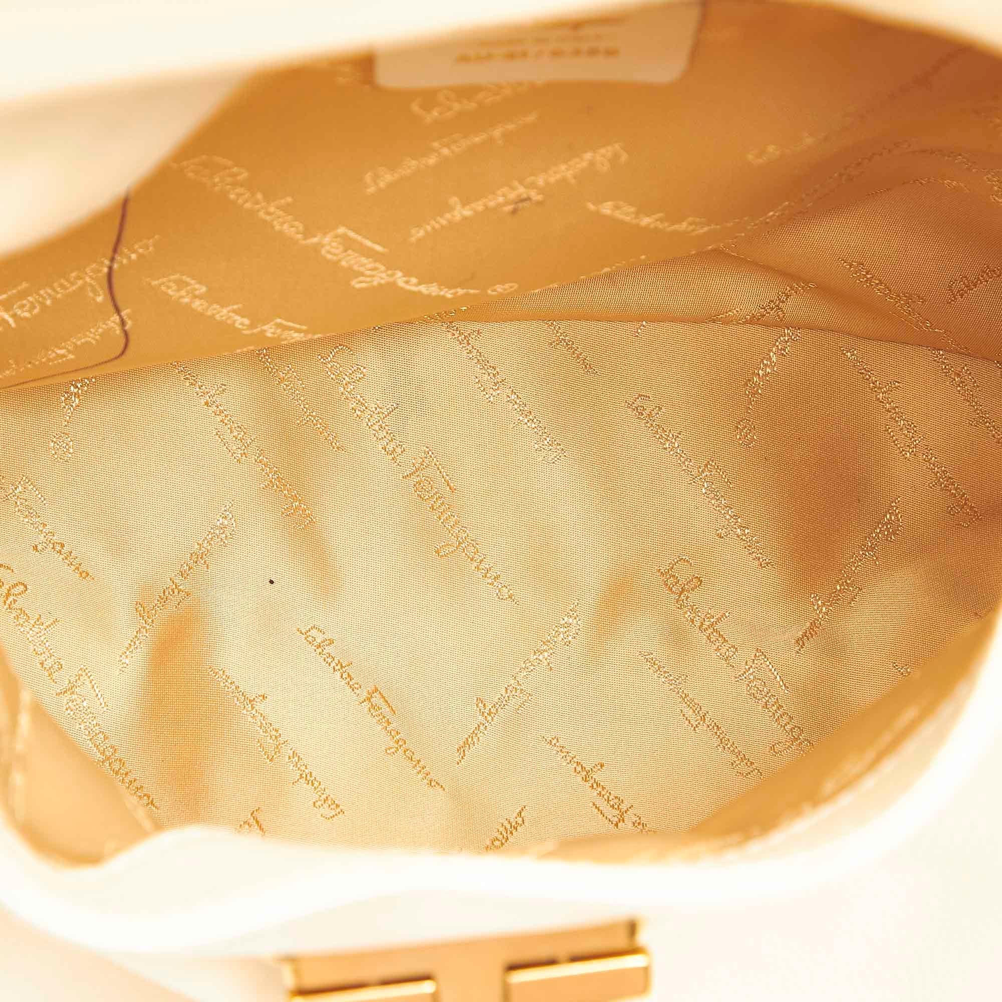 Salvatore Ferragamo Leather Handbag (SHG-22262)