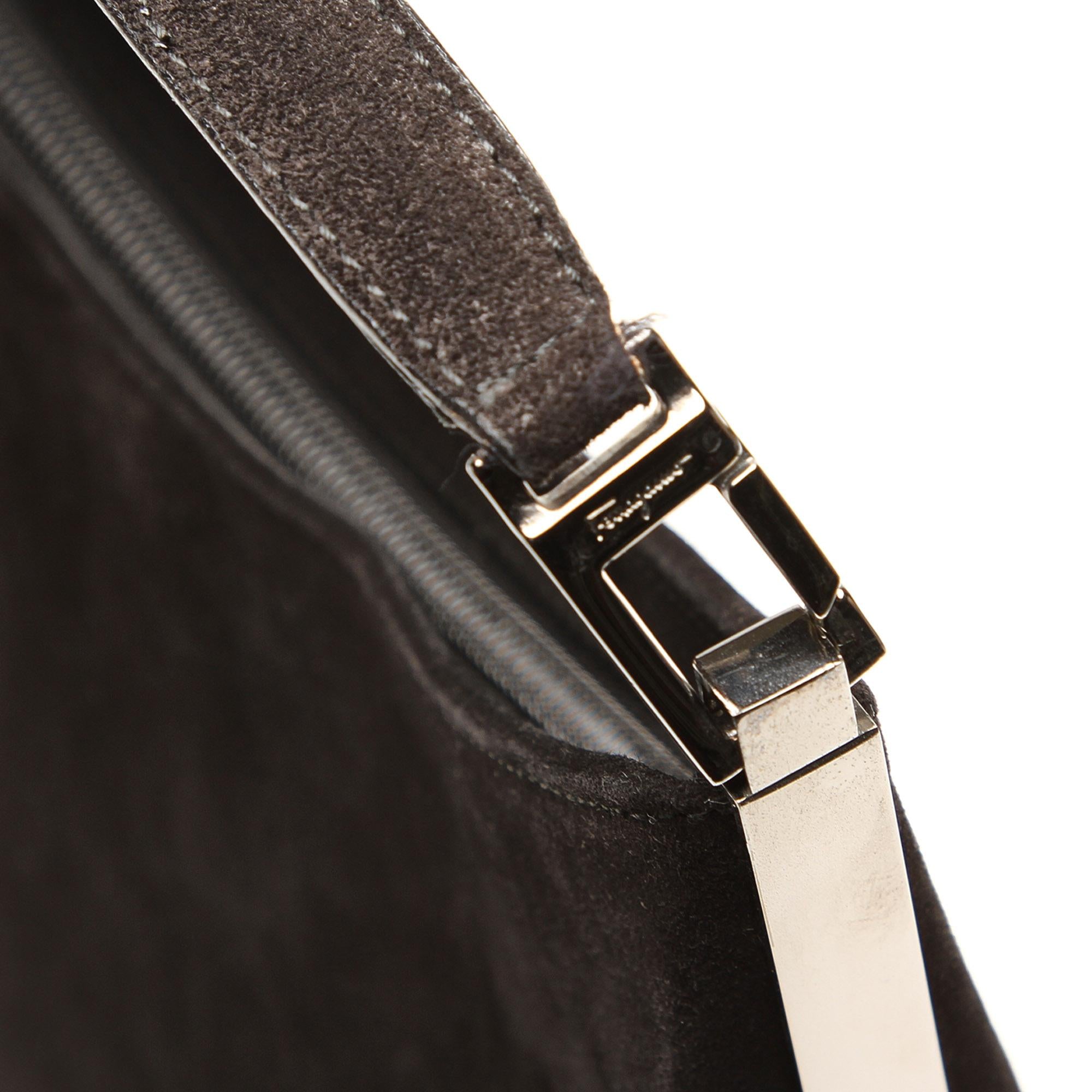 Salvatore Ferragamo Leather Shoulder Bag (SHG-31533)