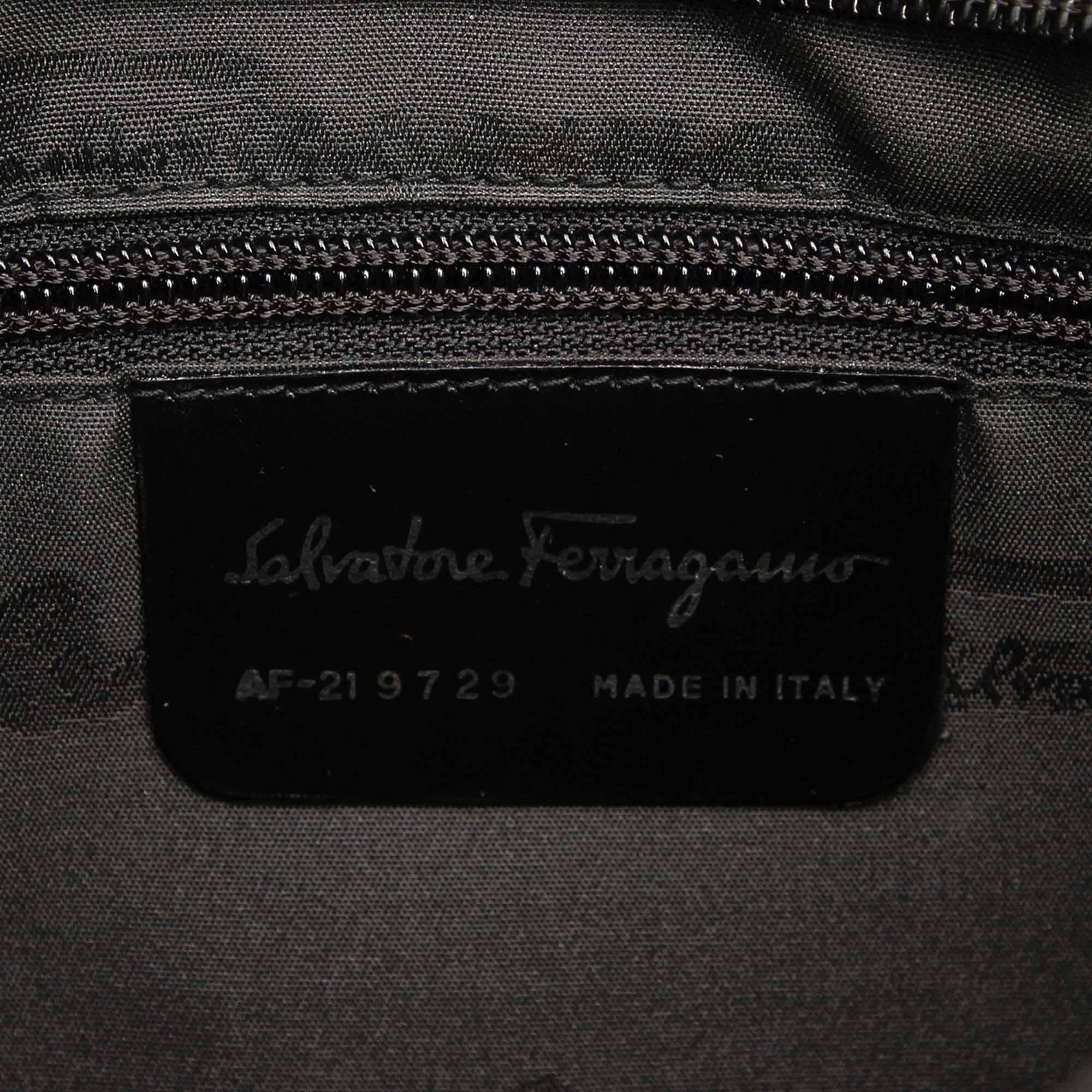 Salvatore Ferragamo Leather Shoulder Bag (SHG-31533)