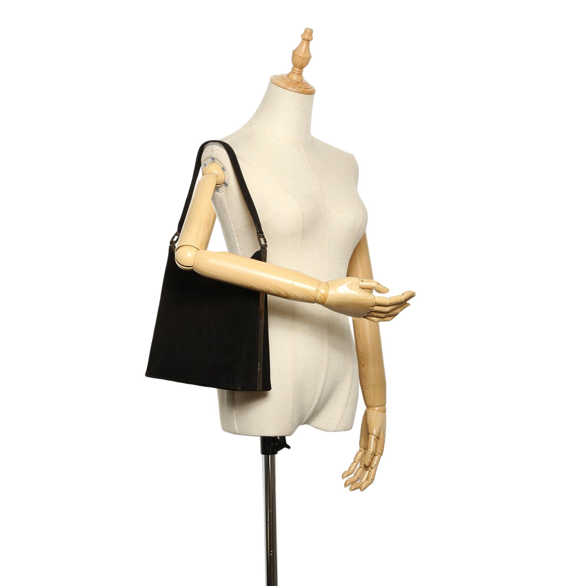 Salvatore Ferragamo Leather Shoulder Bag (SHG-31533)