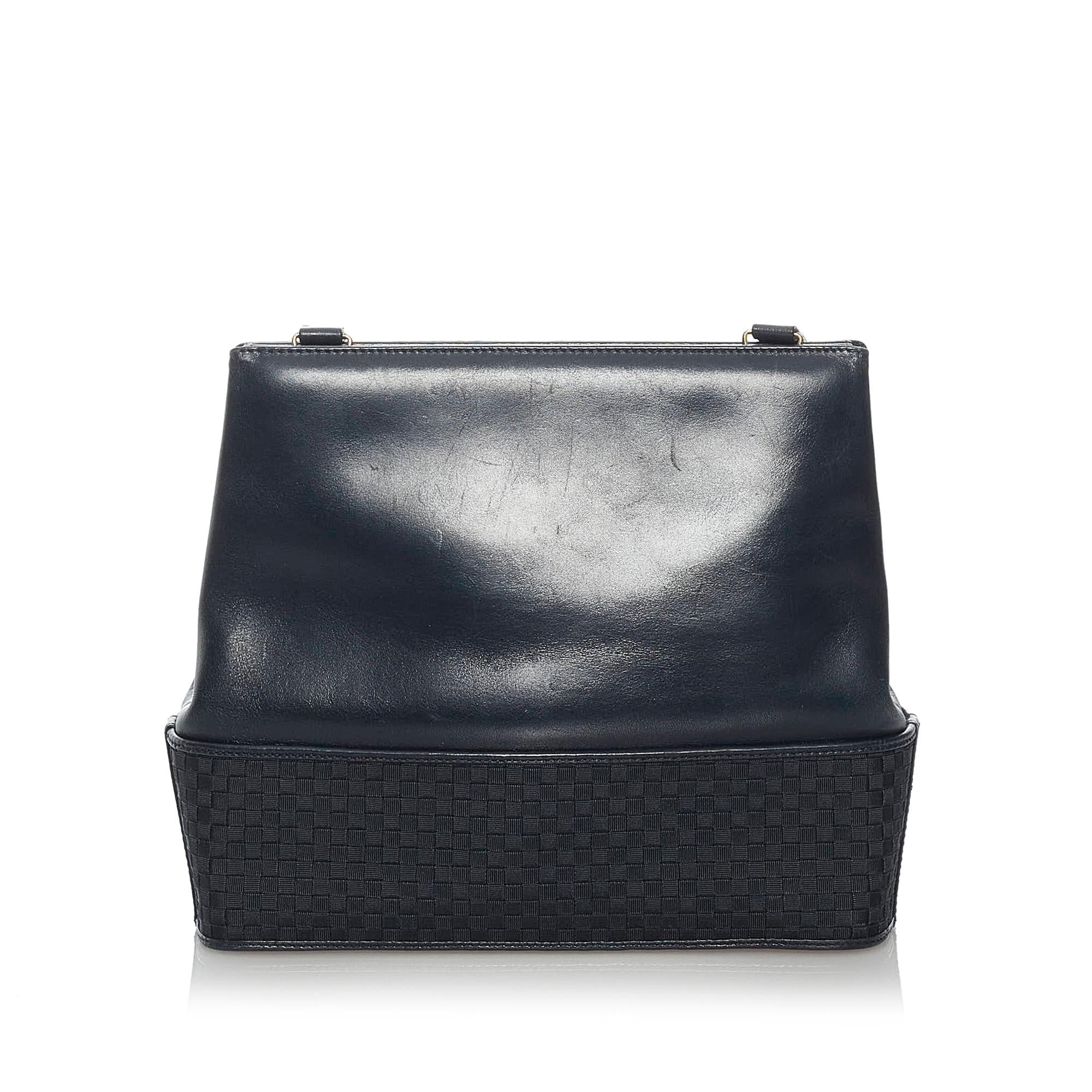 Salvatore Ferragamo Leather Shoulder Bag (SHG-29661)