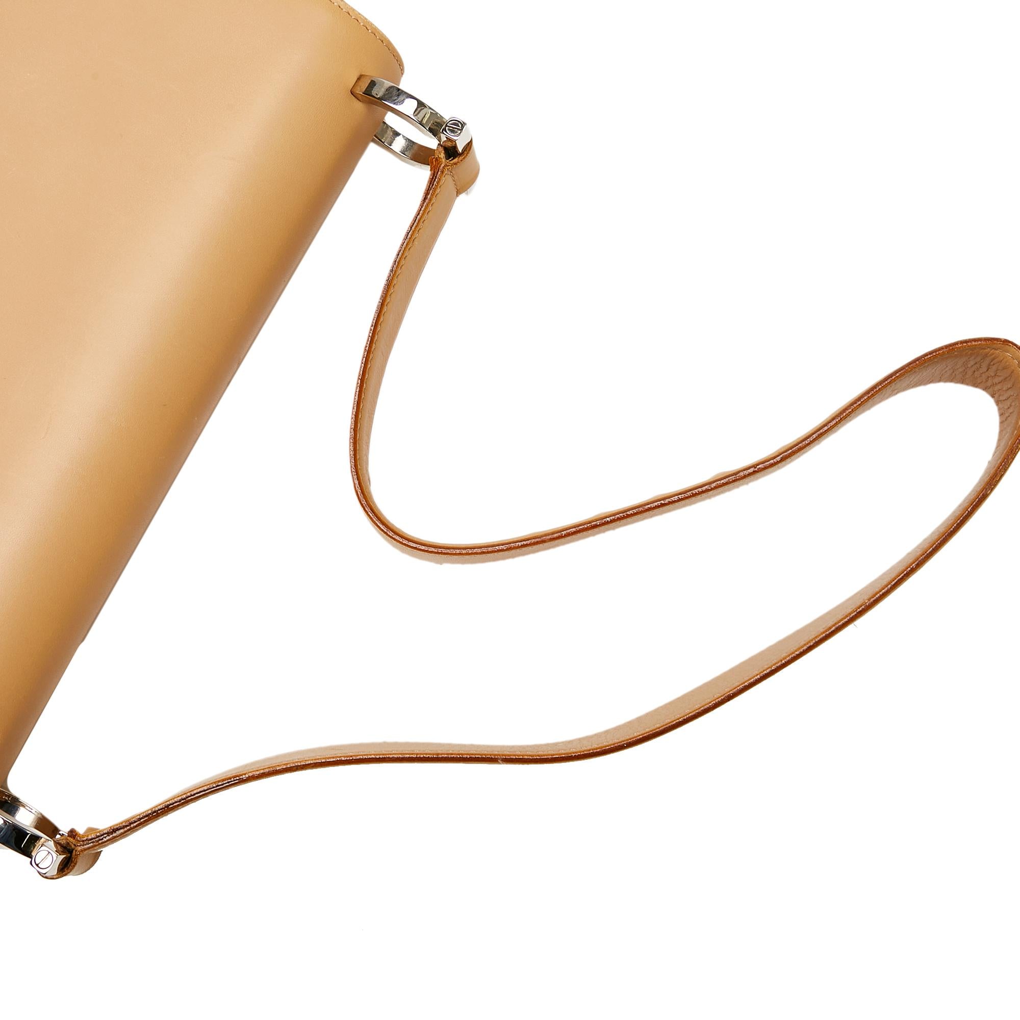 Salvatore Ferragamo Leather Shoulder Bag (SHG-31491)