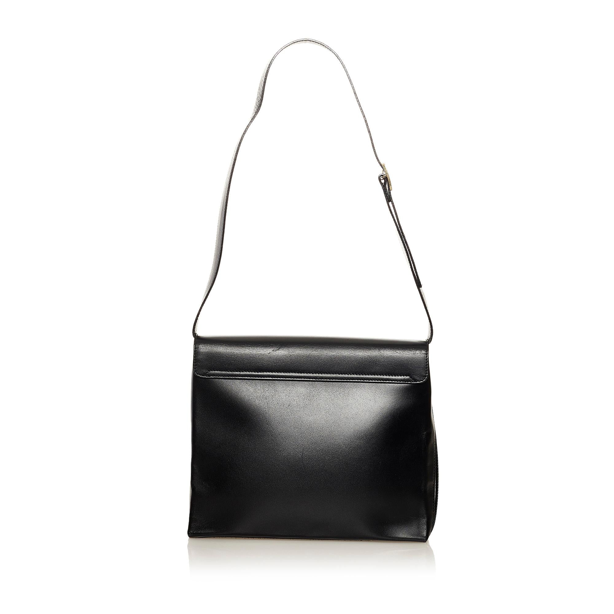 Salvatore Ferragamo Leather Shoulder Bag (SHG-34919)