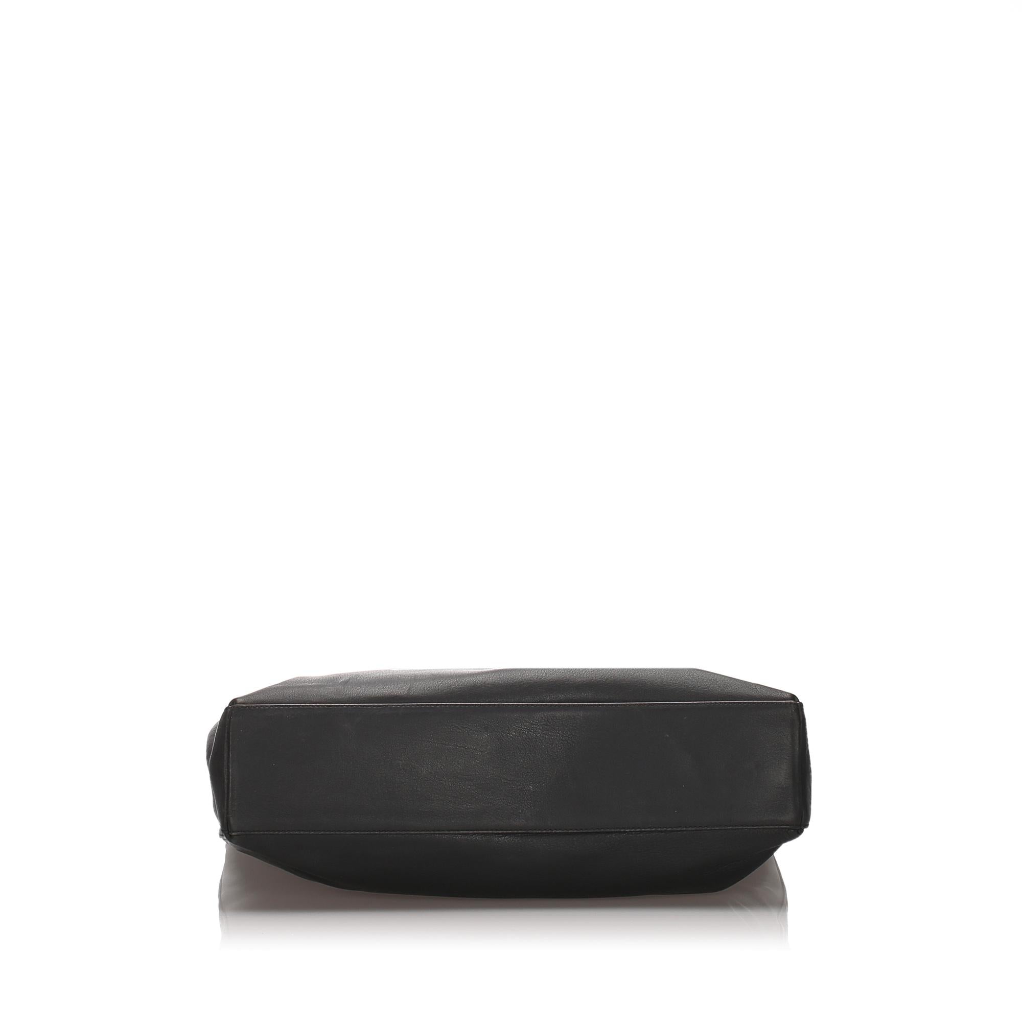 Salvatore Ferragamo Leather Tote (SHG-24010)