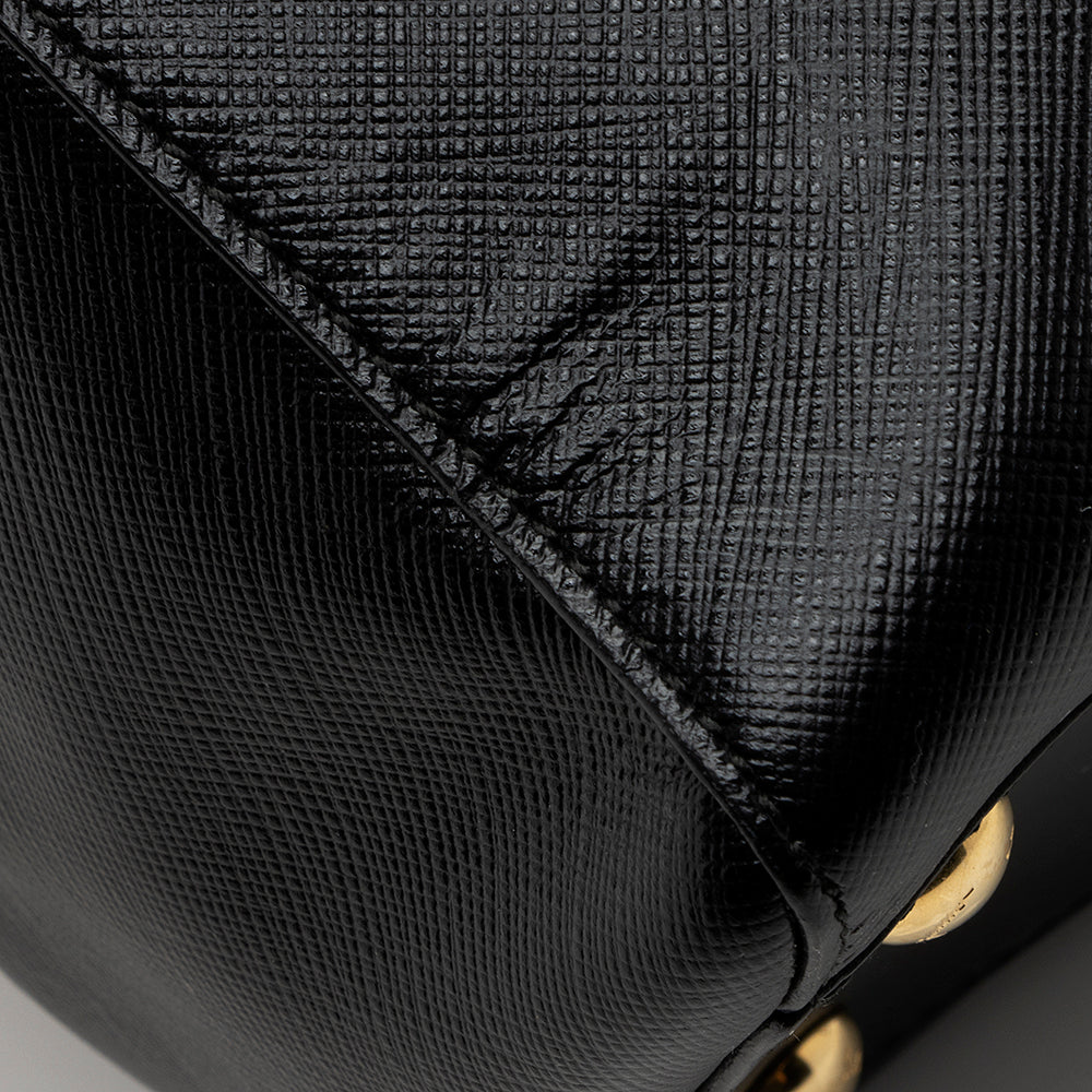 Salvatore Ferragamo Leather Vera Chain Tote (SHF-21123)