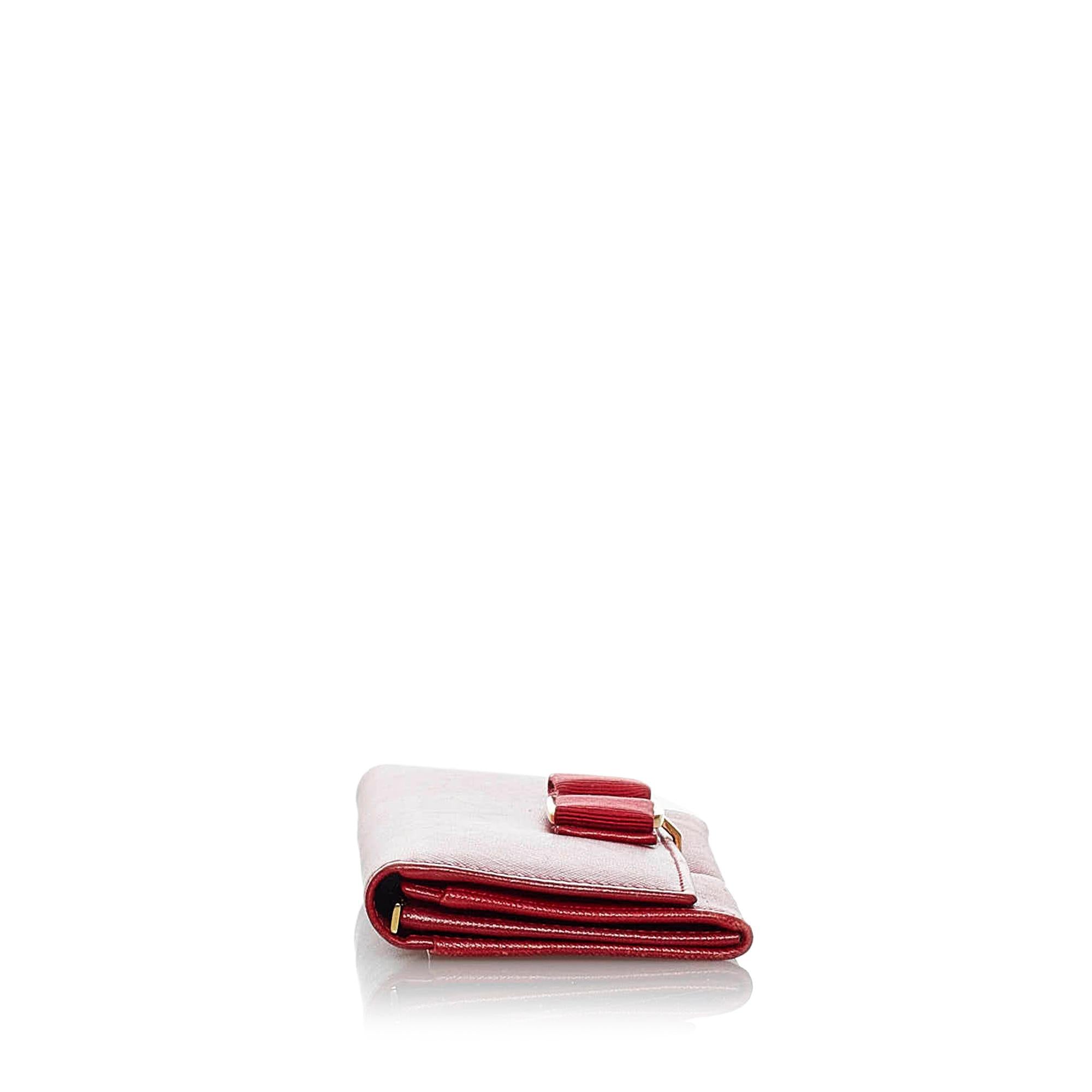 Salvatore Ferragamo Vara Bifold Leather Wallet (SHG-29939)