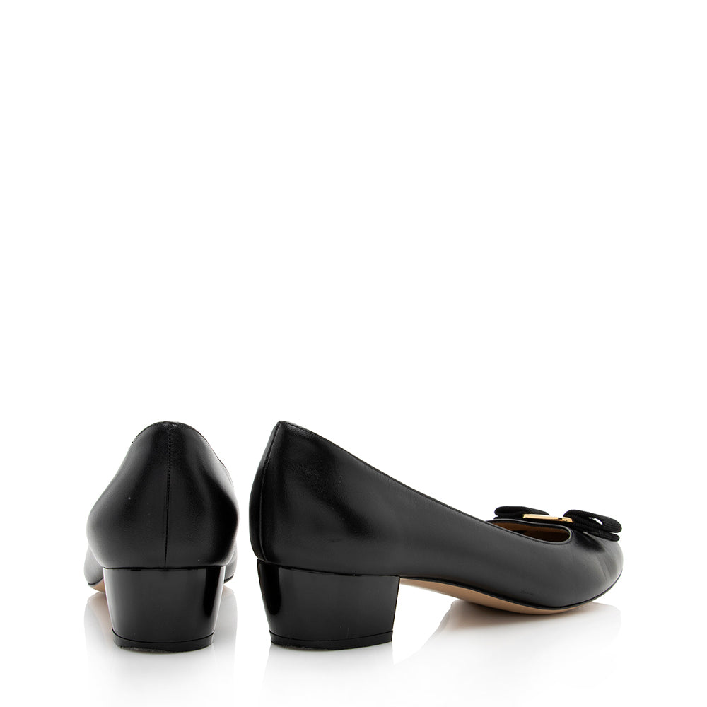 Salvatore Ferragamo Vara Bow Pump - Size 8.5 / 38.5 (SHF-17751)